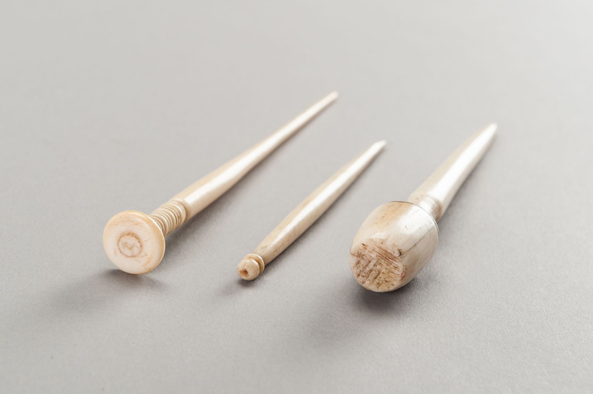 A GROUP OF THREE IVORY HAIRPINS - Image 4 of 7
