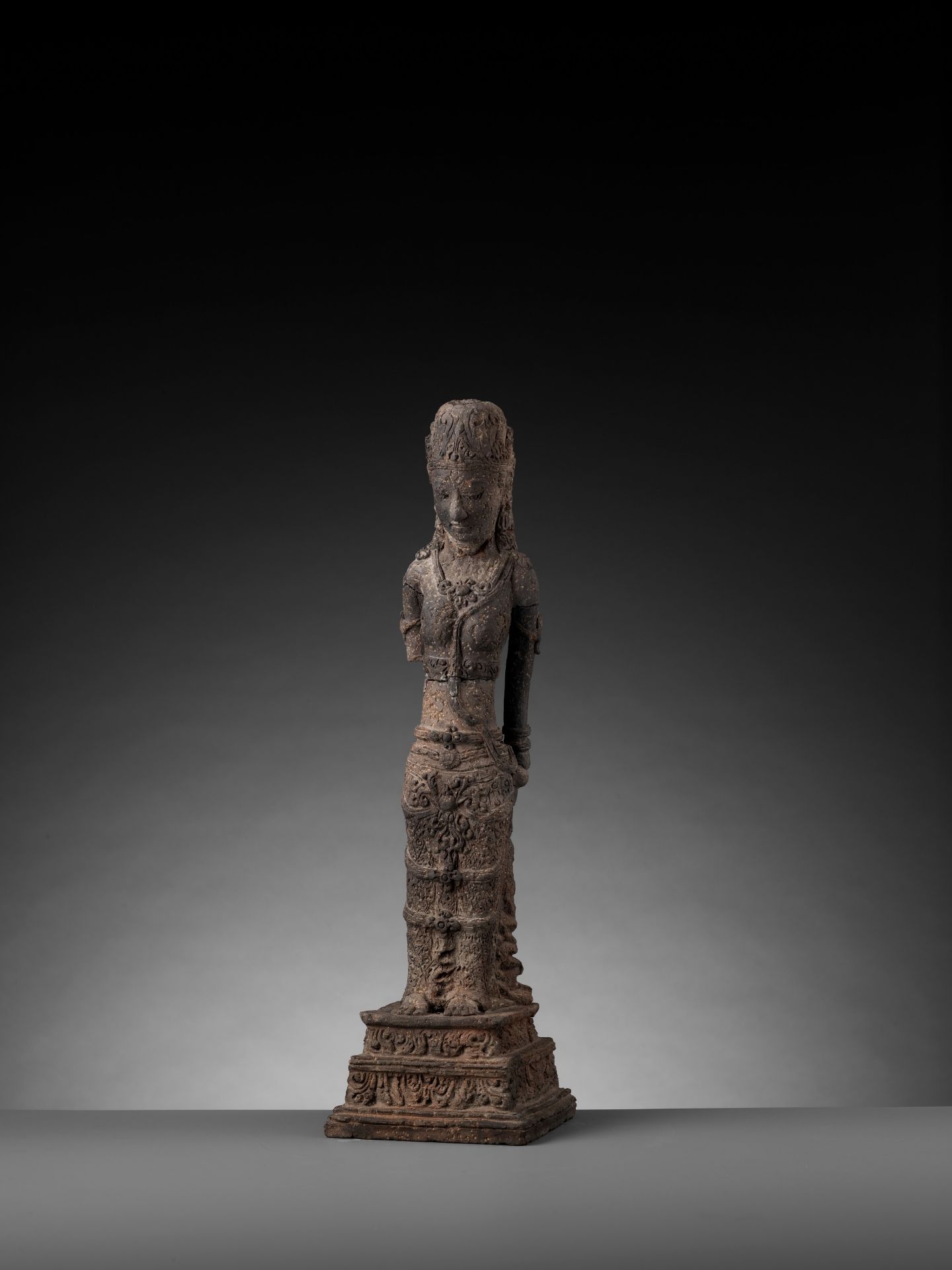 A TERRACOTTA FIGURE OF A FEMALE DEITY, MAJAPAHIT