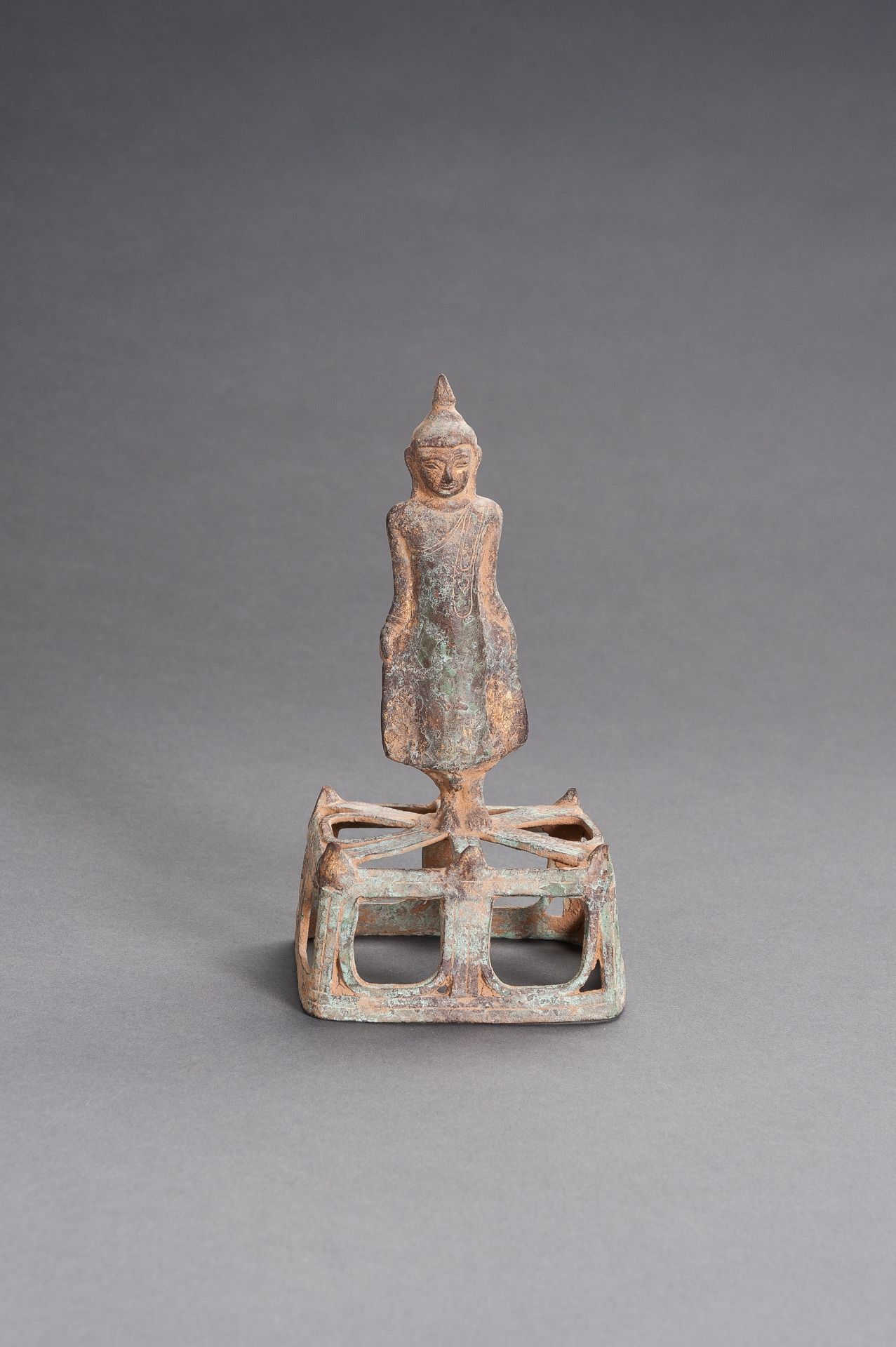 A BRONZE FIGURE OF BUDDHA IN A SHRINE - Image 7 of 12