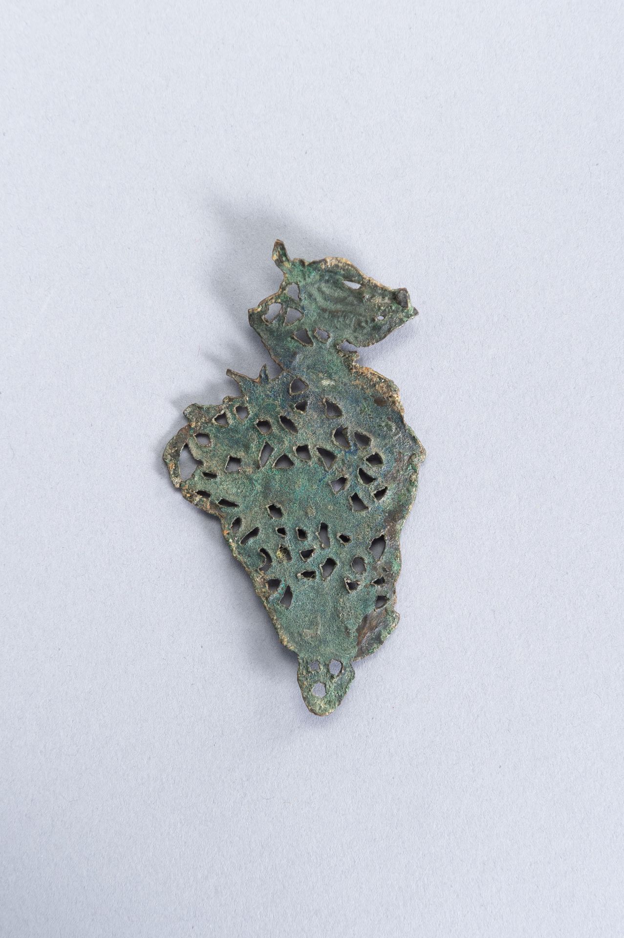 A CHINESE BRONZE ORNAMENT, TANG TO LIAO - Bild 2 aus 3