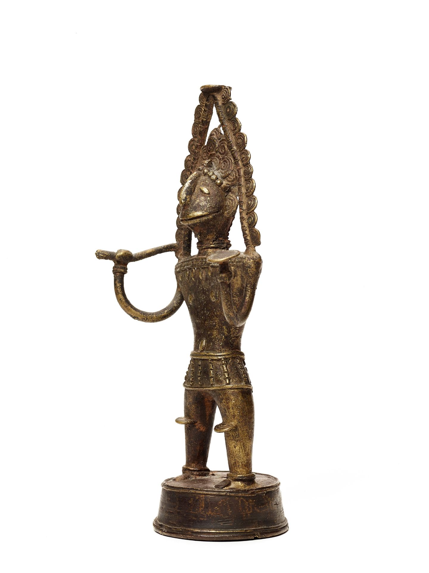 AN EXCEPTIONAL BASTAR BRONZE OF A DEITY WITH SCEPTRE AND VESSEL - Image 3 of 4