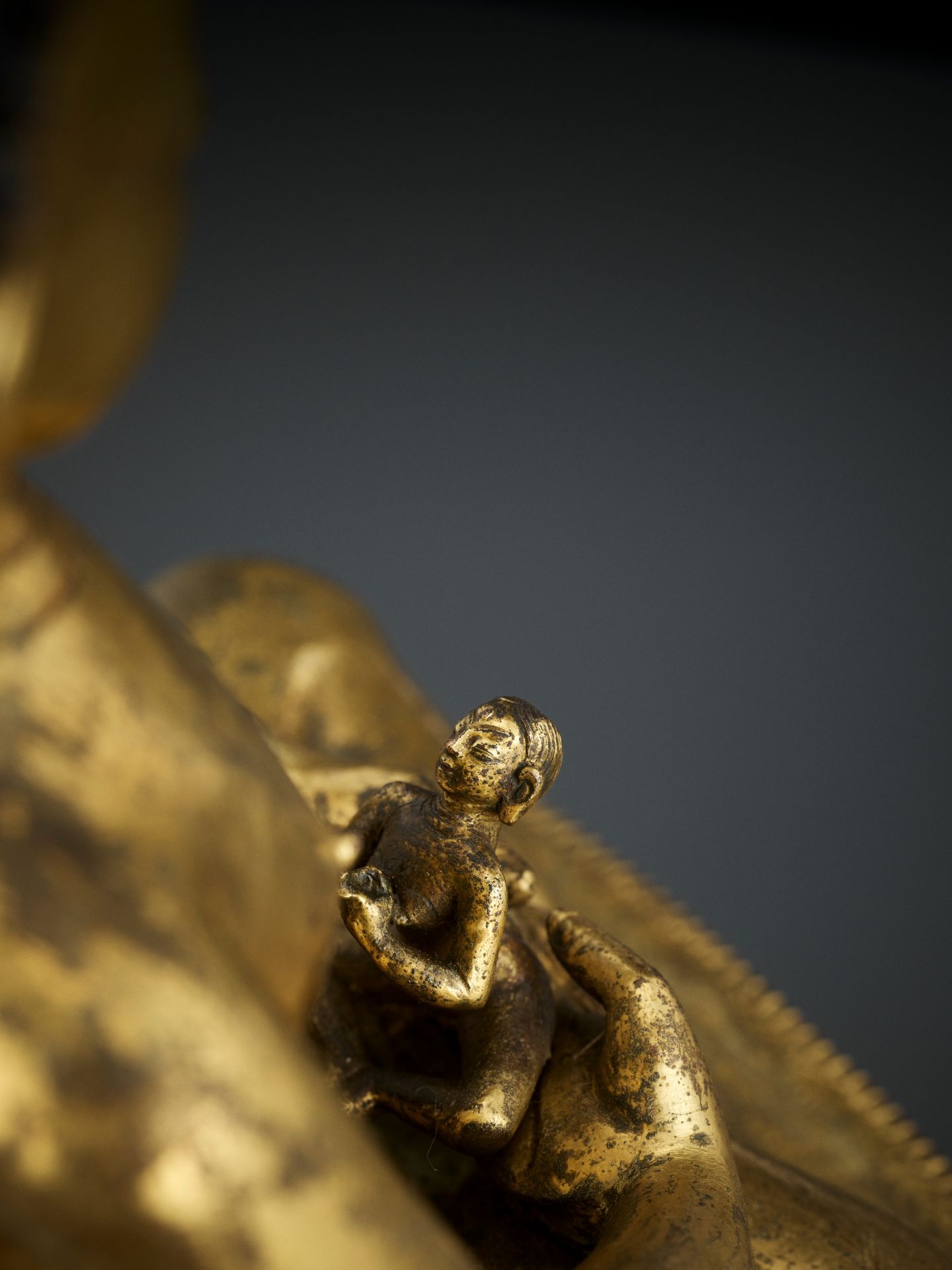 A MONUMENTAL GILT BRONZE SHRINE DEPICTING SAMANTABHADRA AND CONSORT, 17TH - 18TH CENTURY - Image 3 of 18