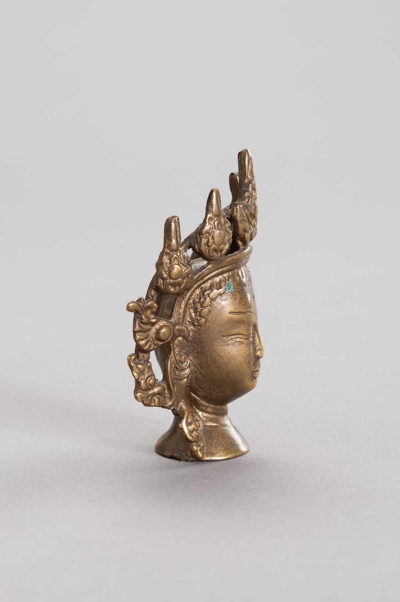 A MINIATURE BRONZE HEAD OF BODHISATTVA - Image 4 of 7