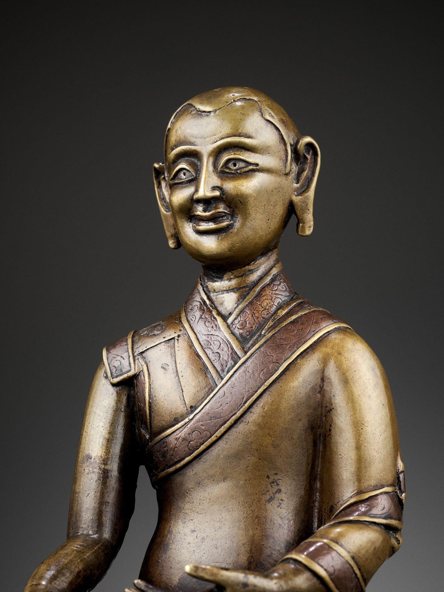 A PORTRAIT BRONZE OF A MONK, COPPER- AND SILVER-INLAID, 16TH-18TH CENTURY - Image 2 of 12