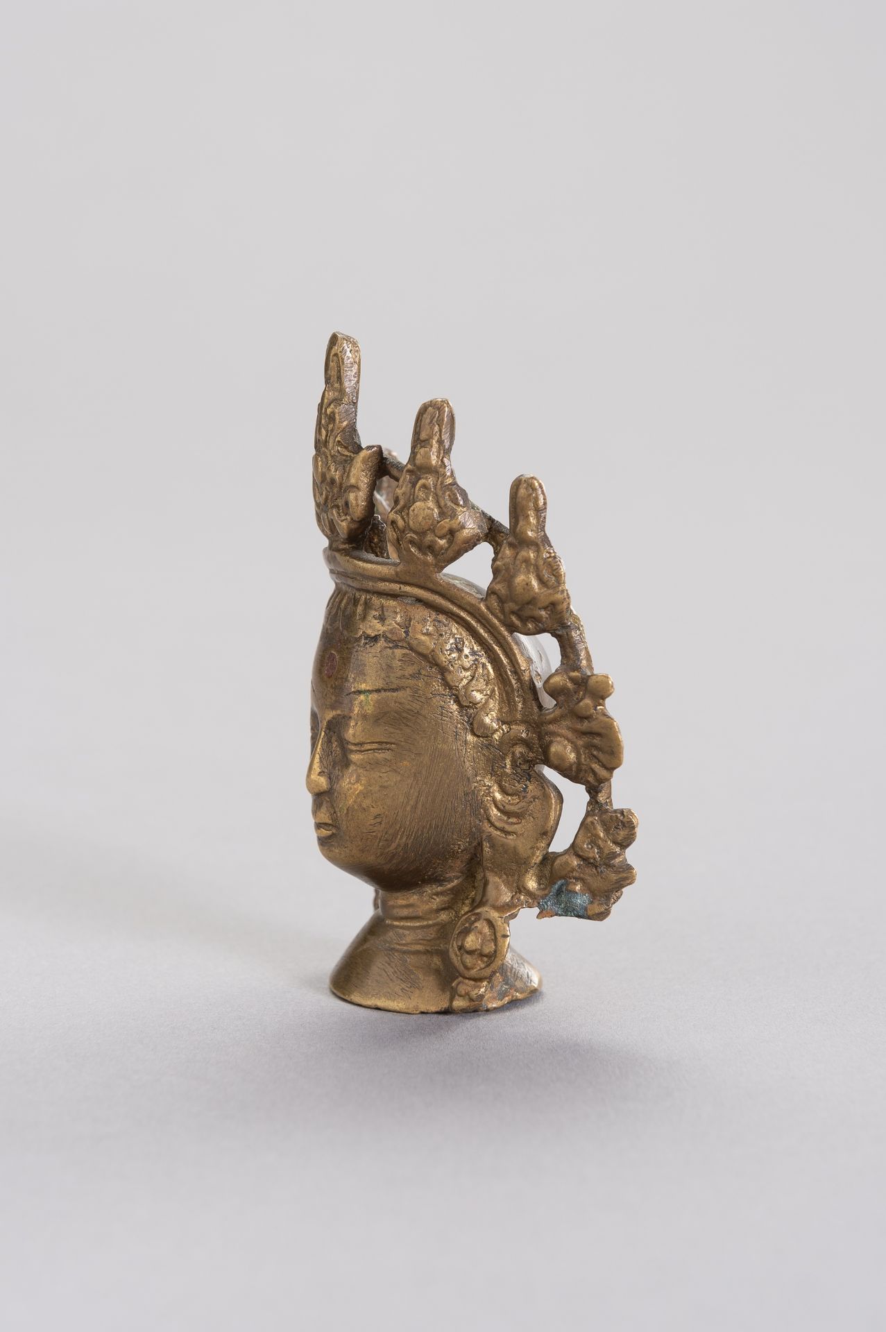 A MINIATURE BRONZE HEAD OF BODHISATTVA - Image 3 of 7