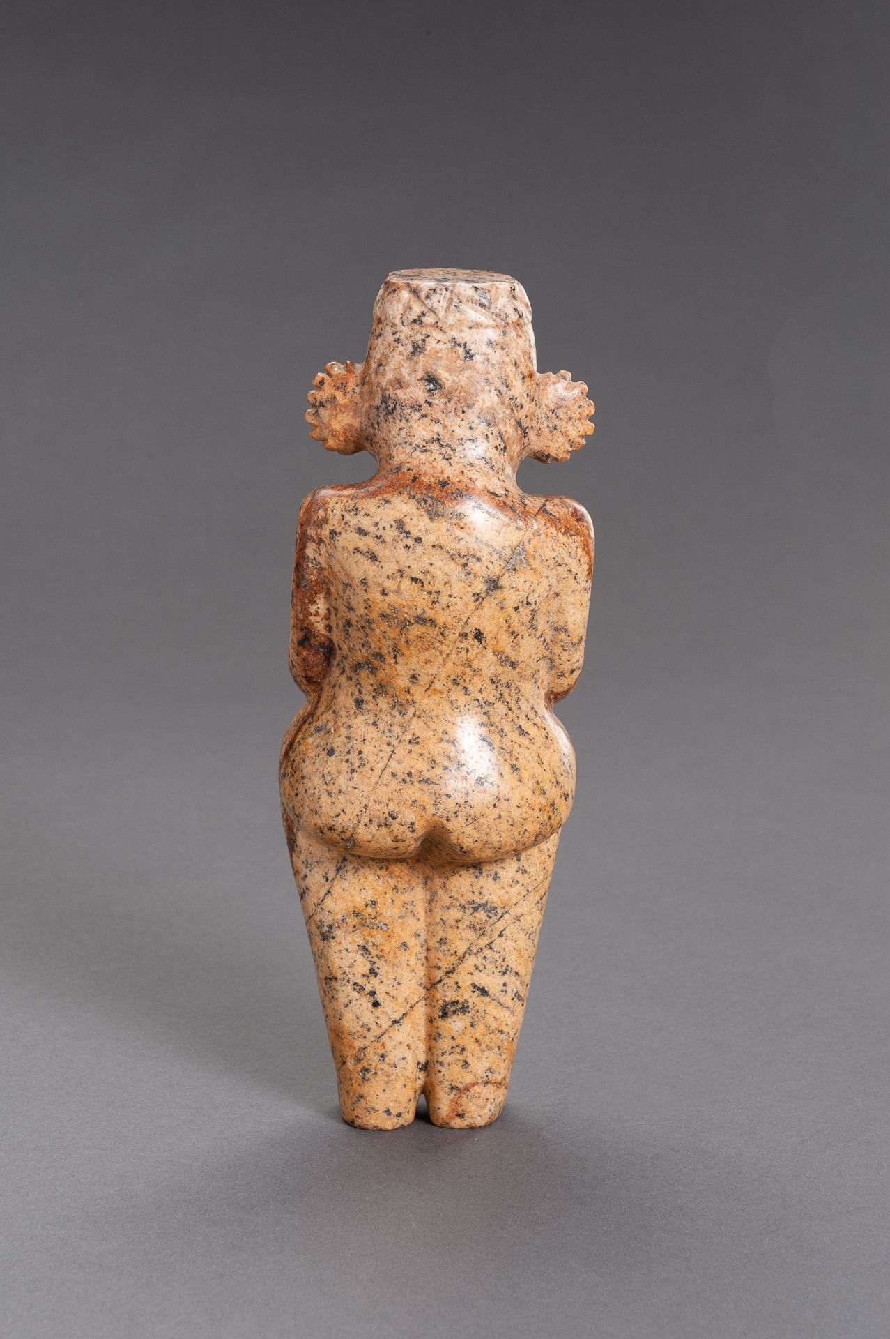 A STONE INDUS VALLEY STYLE FIGURE OF A MAN - Image 6 of 8