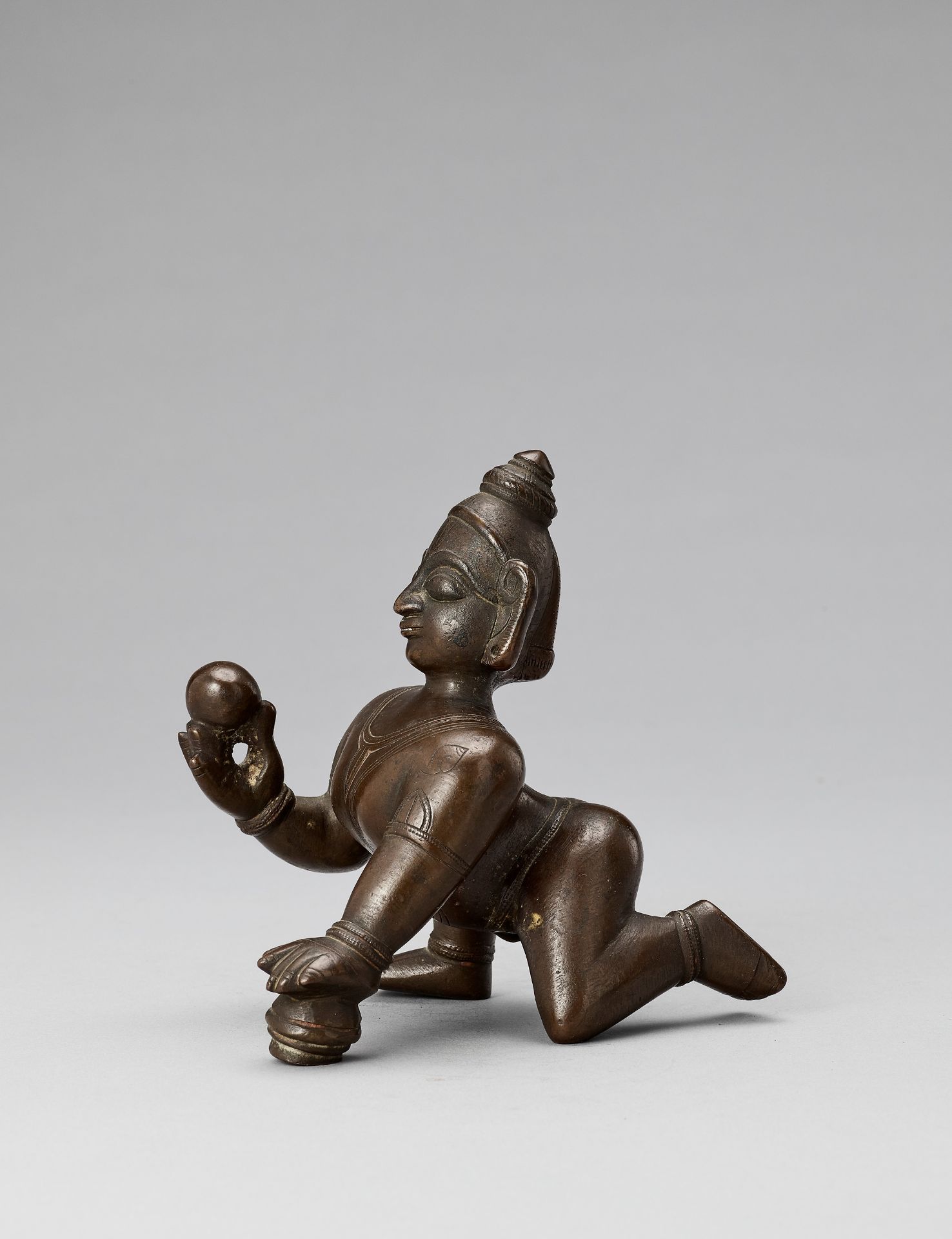 A HEAVILY CAST BRONZE FIGURE OF BALAKRISHNA, 18TH-19TH CENTURY - Image 3 of 7