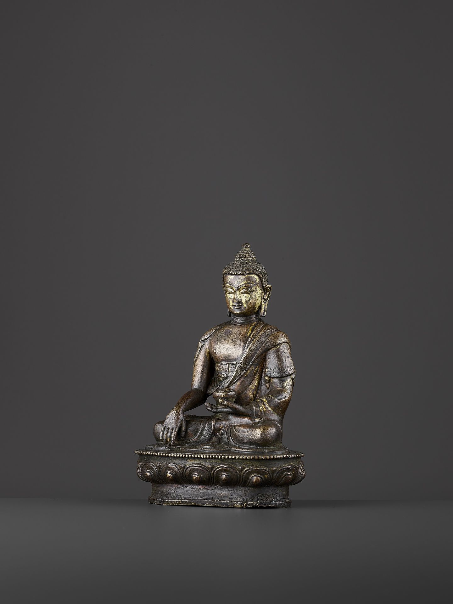 A BRONZE BUDDHA SHAKYMUNI - Image 2 of 8