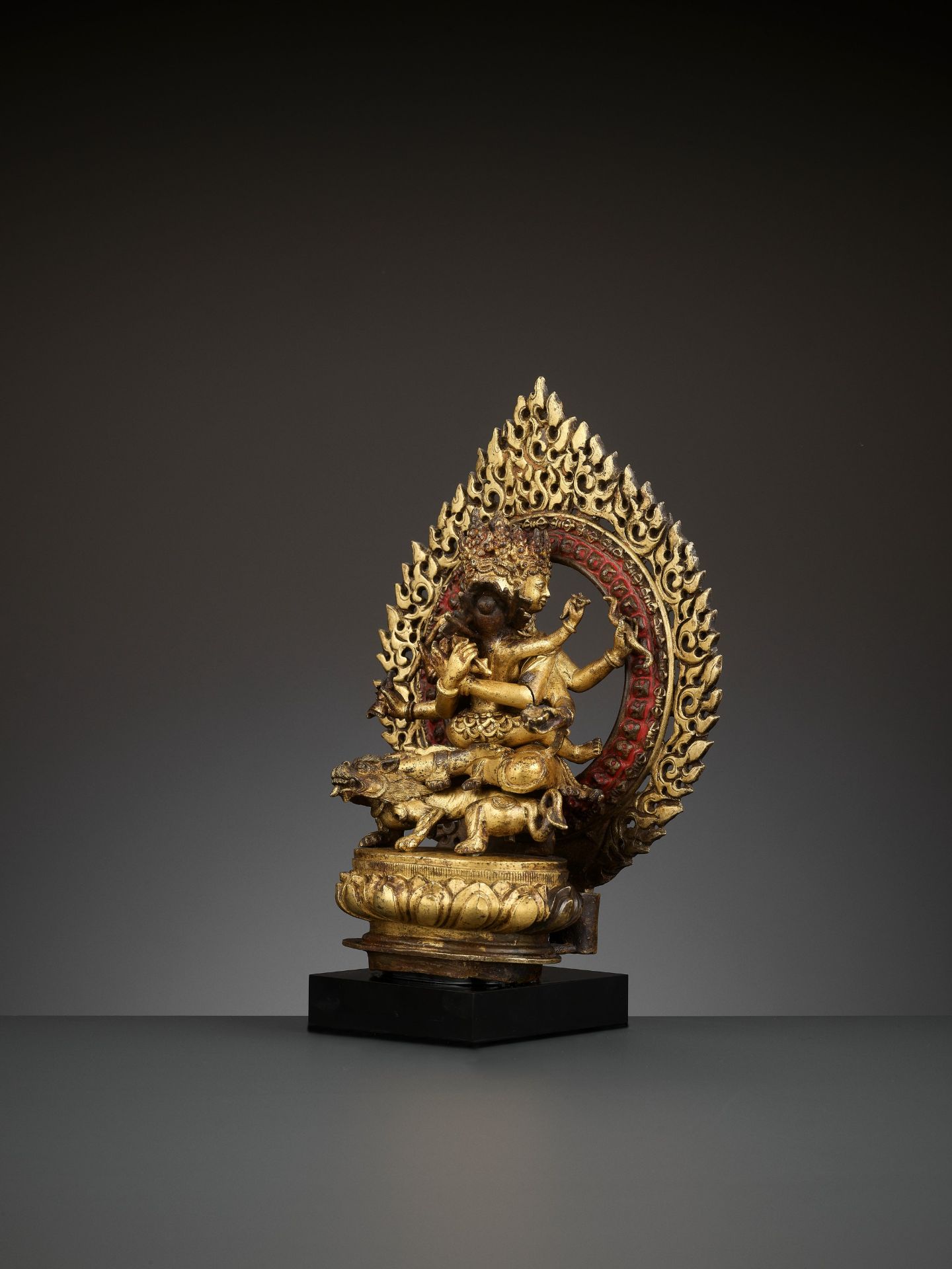 A GILT-BRONZE FIGURE OF GUHYASAMAJA IN A GILT-BRONZE SHRINE - Image 8 of 12