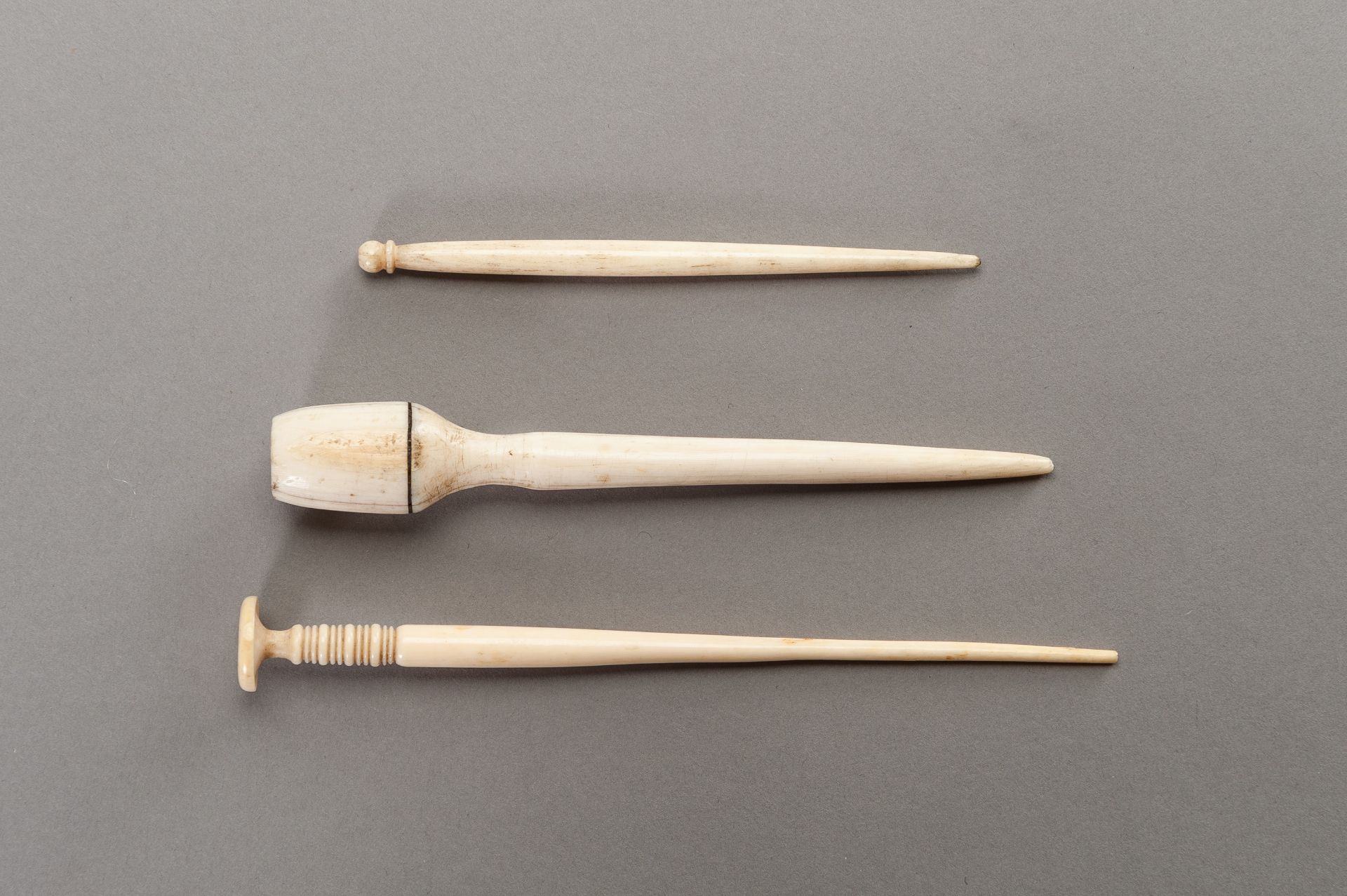 A GROUP OF THREE IVORY HAIRPINS - Image 2 of 7