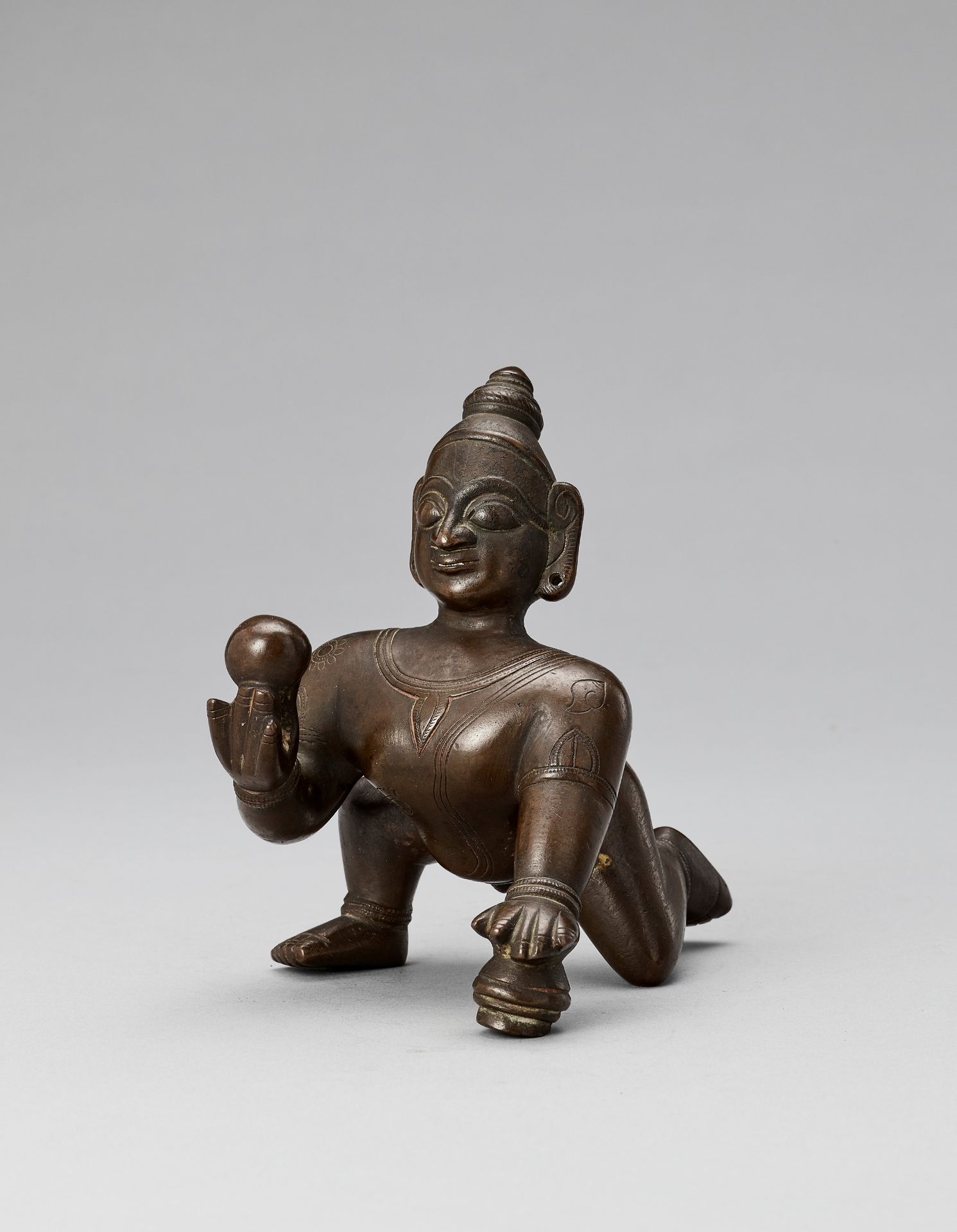 A HEAVILY CAST BRONZE FIGURE OF BALAKRISHNA, 18TH-19TH CENTURY - Image 2 of 7