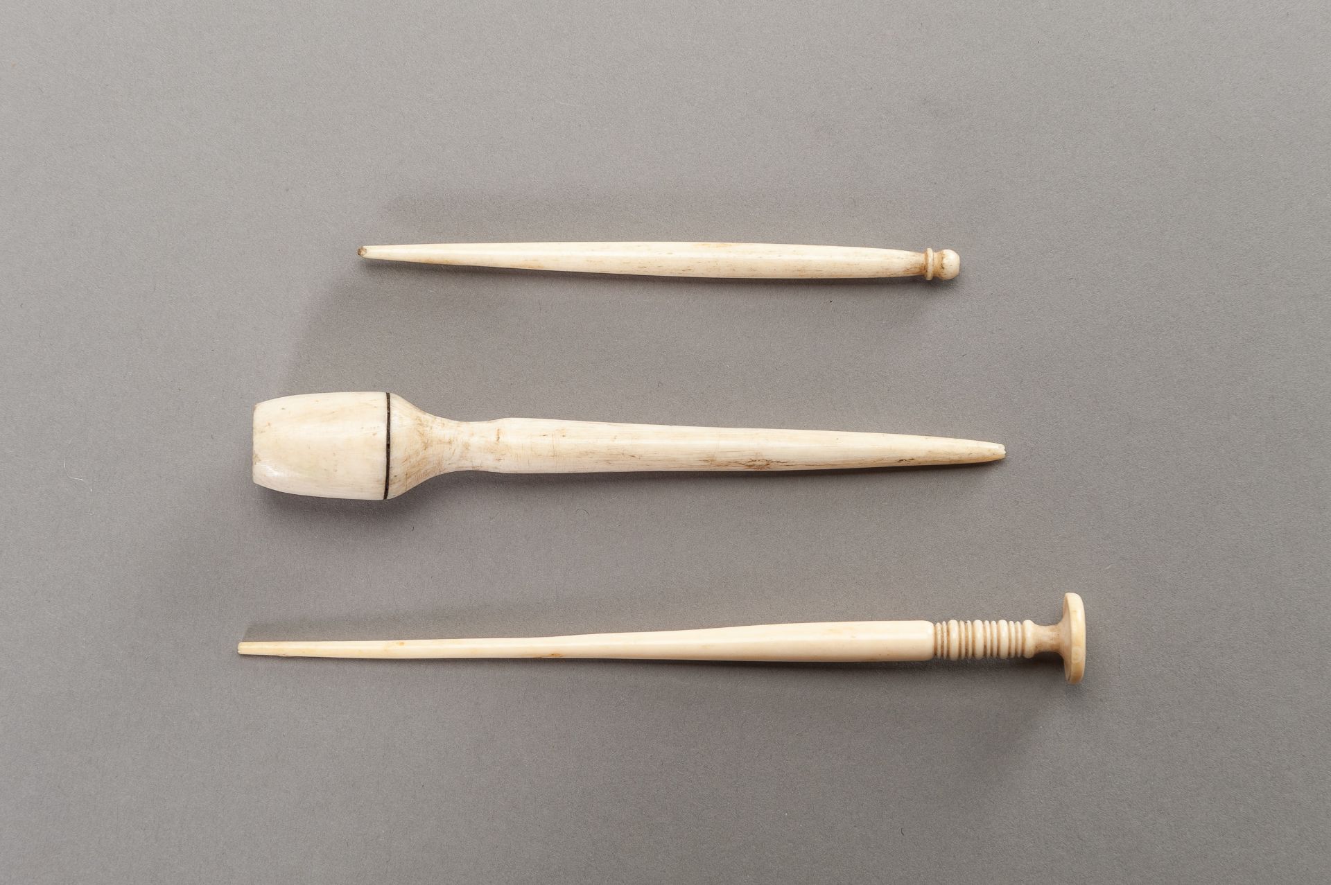 A GROUP OF THREE IVORY HAIRPINS - Image 5 of 7