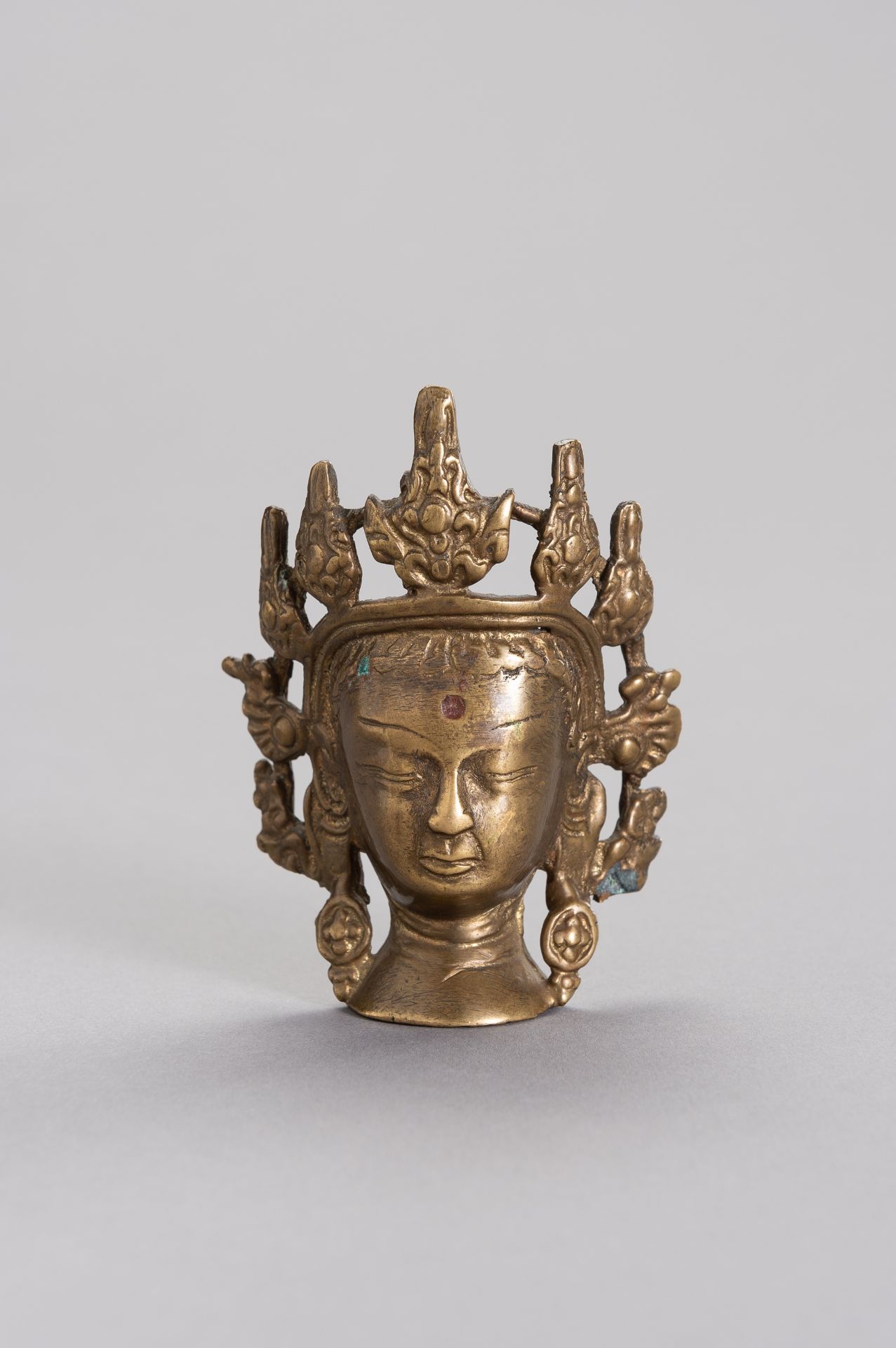 A MINIATURE BRONZE HEAD OF BODHISATTVA