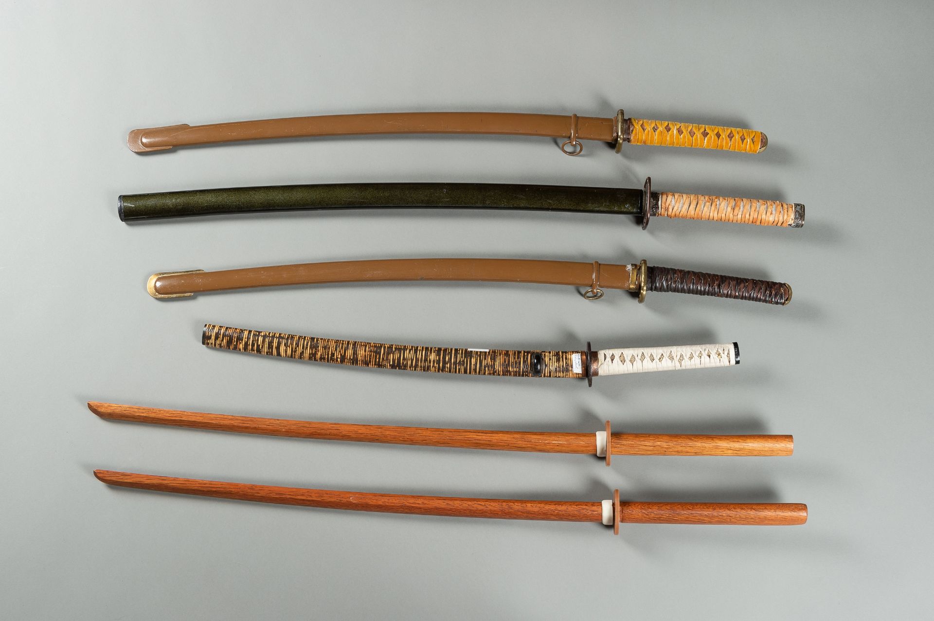 A GROUP OF TEN SWORDS - Image 2 of 8