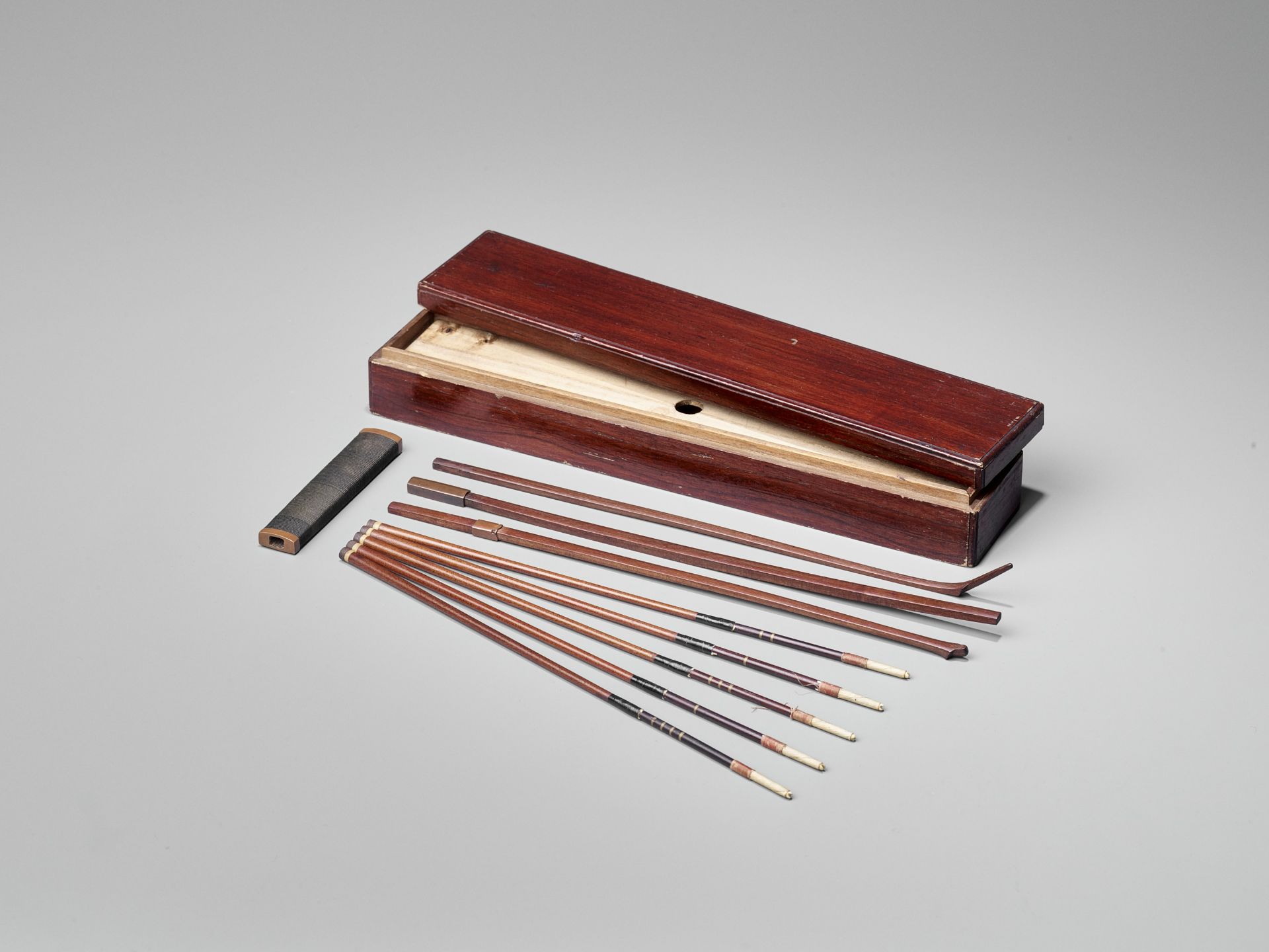 A RARE MINIATURE LADIES INDOOR ARCHERY SET