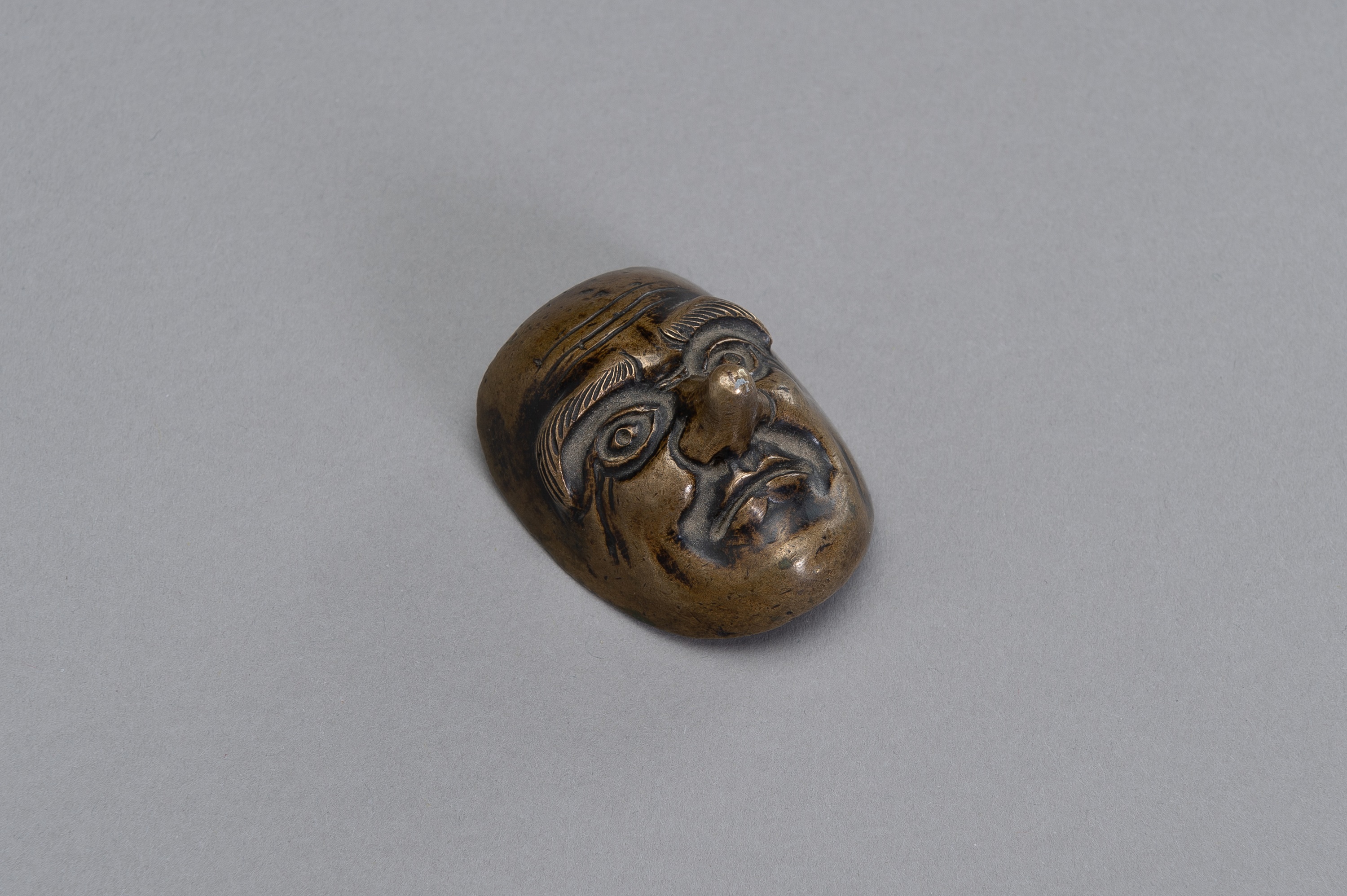 A BRONZE SCROLL WEIGHT IN THE SHAPE OF A NOH MASK - Image 6 of 9