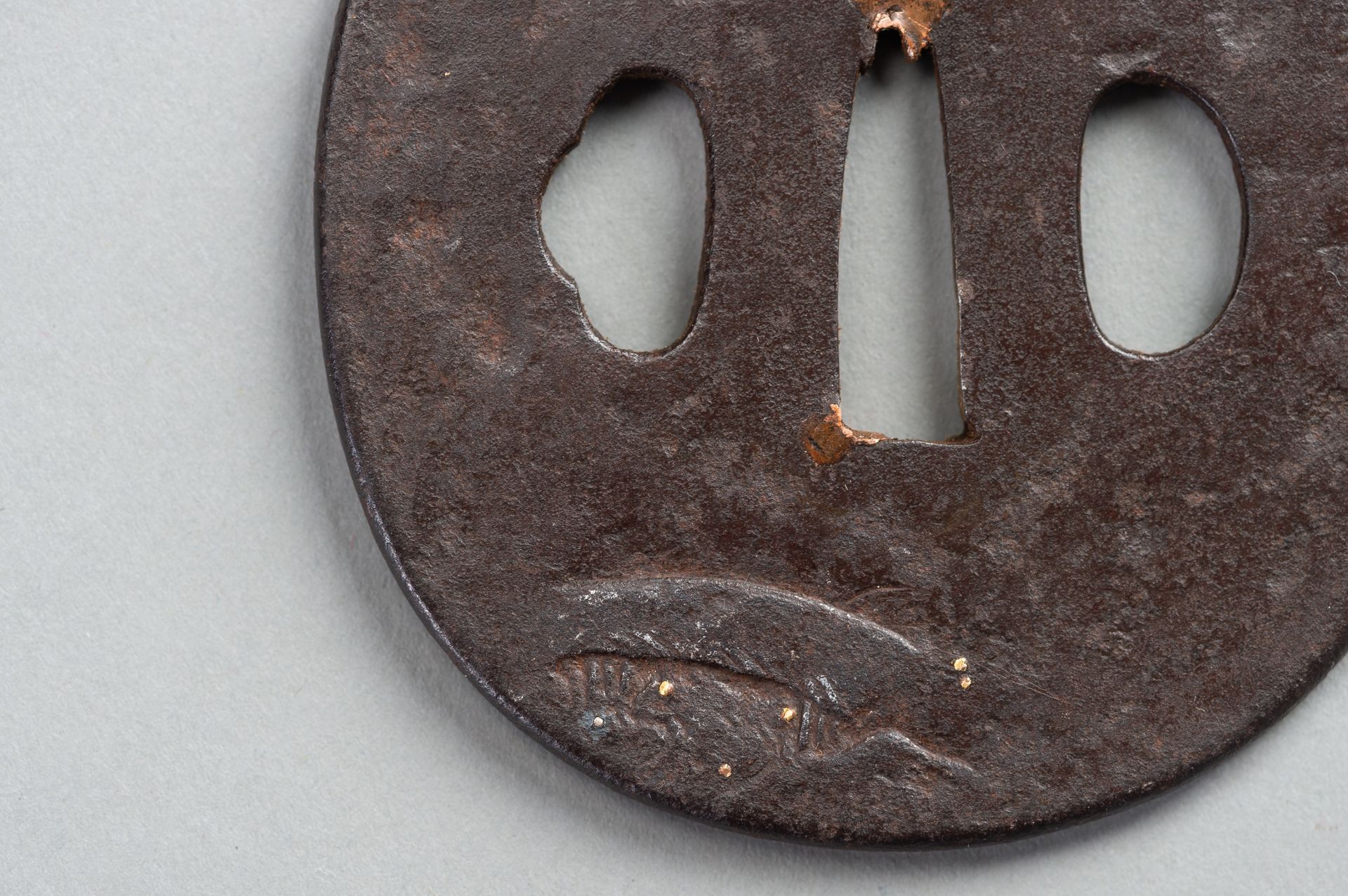 AN IRON TSUBA WITH A LITERATI - Image 4 of 4