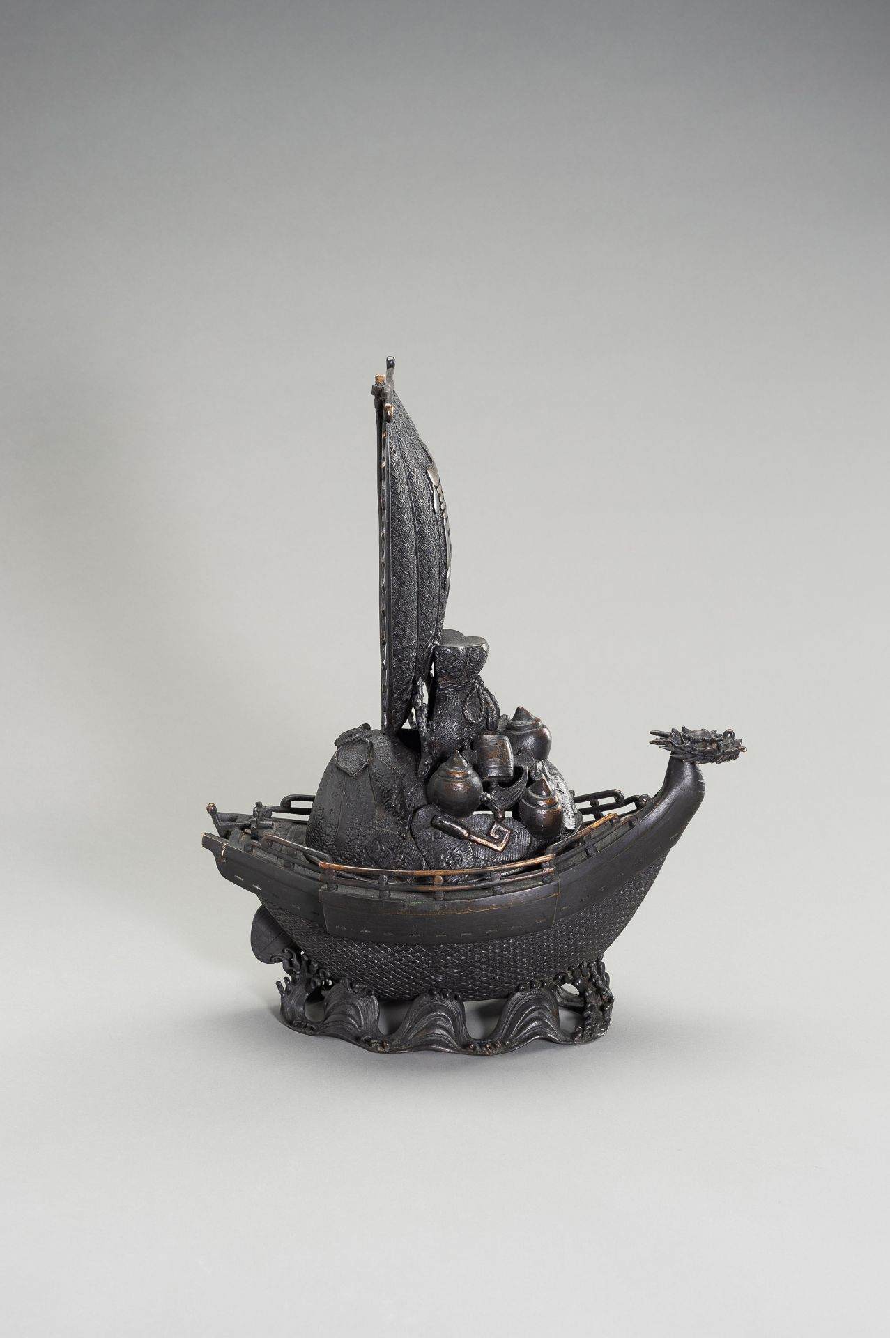 A LARGE BRONZE CENSER IN THE SHAPE OF A TREASURE SHIP - Image 4 of 13