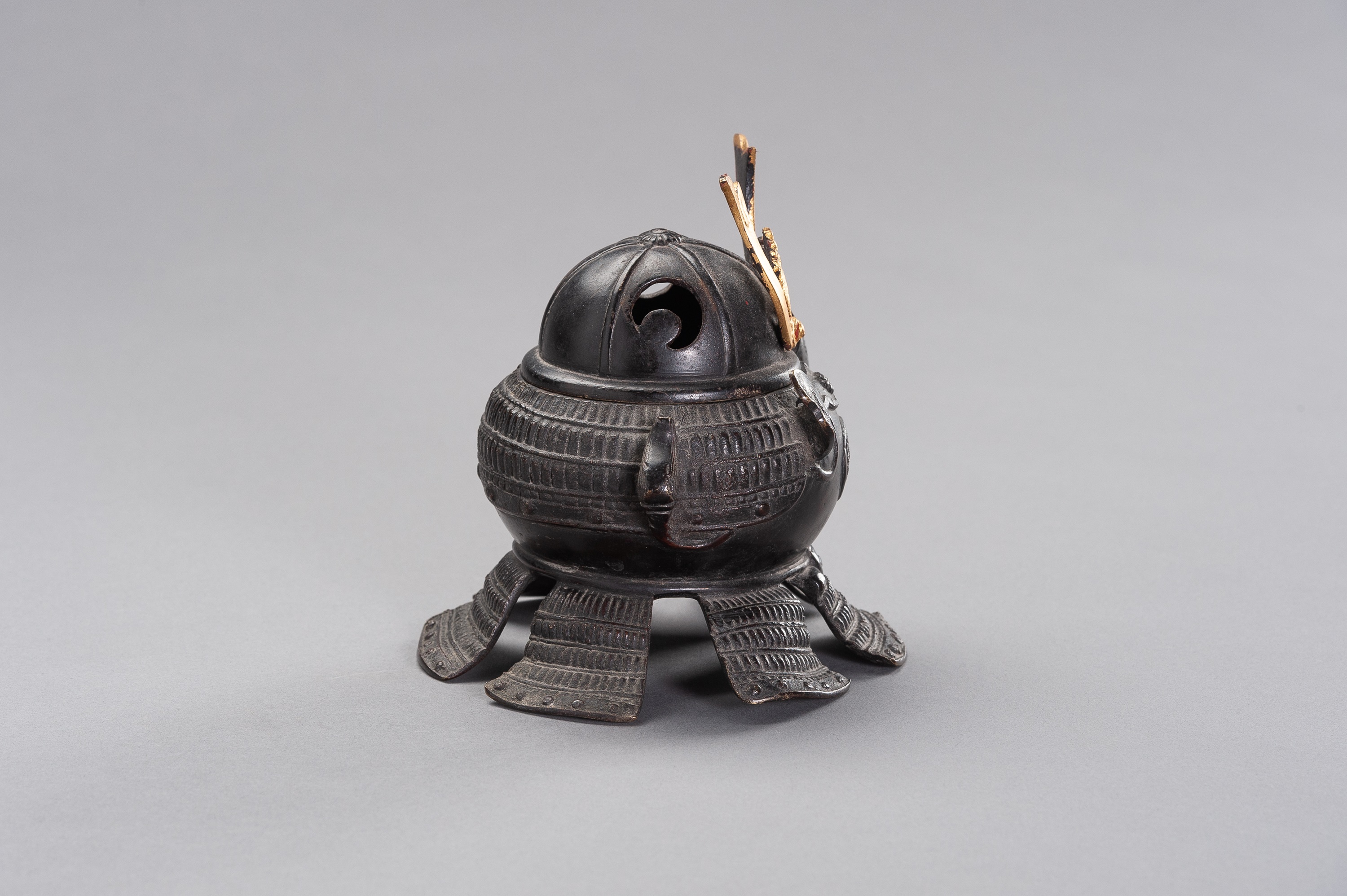 A KORO IN A SHAPE OF KABUTO - Image 6 of 11