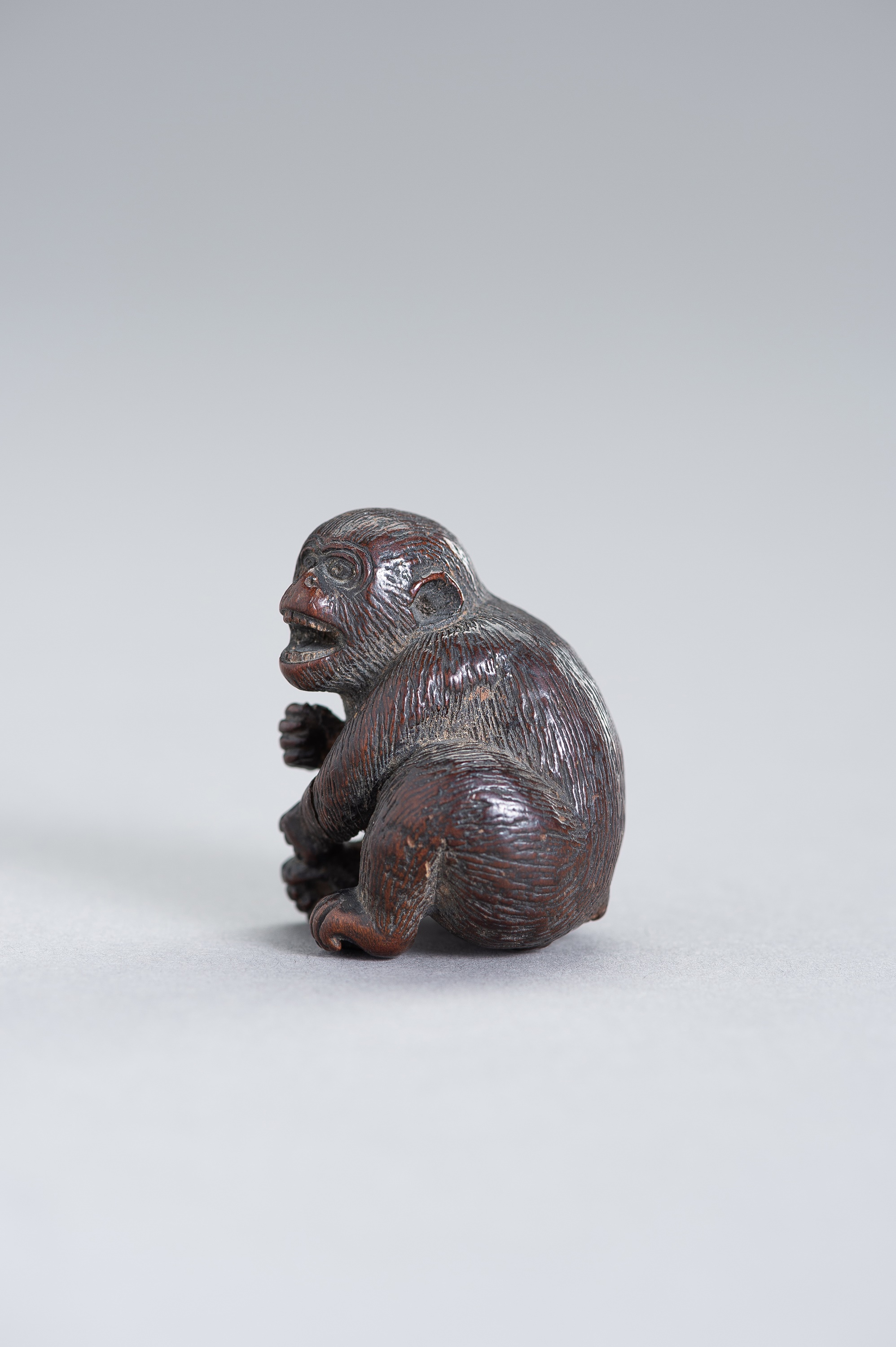 A NAGOYA SCHOOL WOOD NETSUKE OF A MONKEY - Image 3 of 3