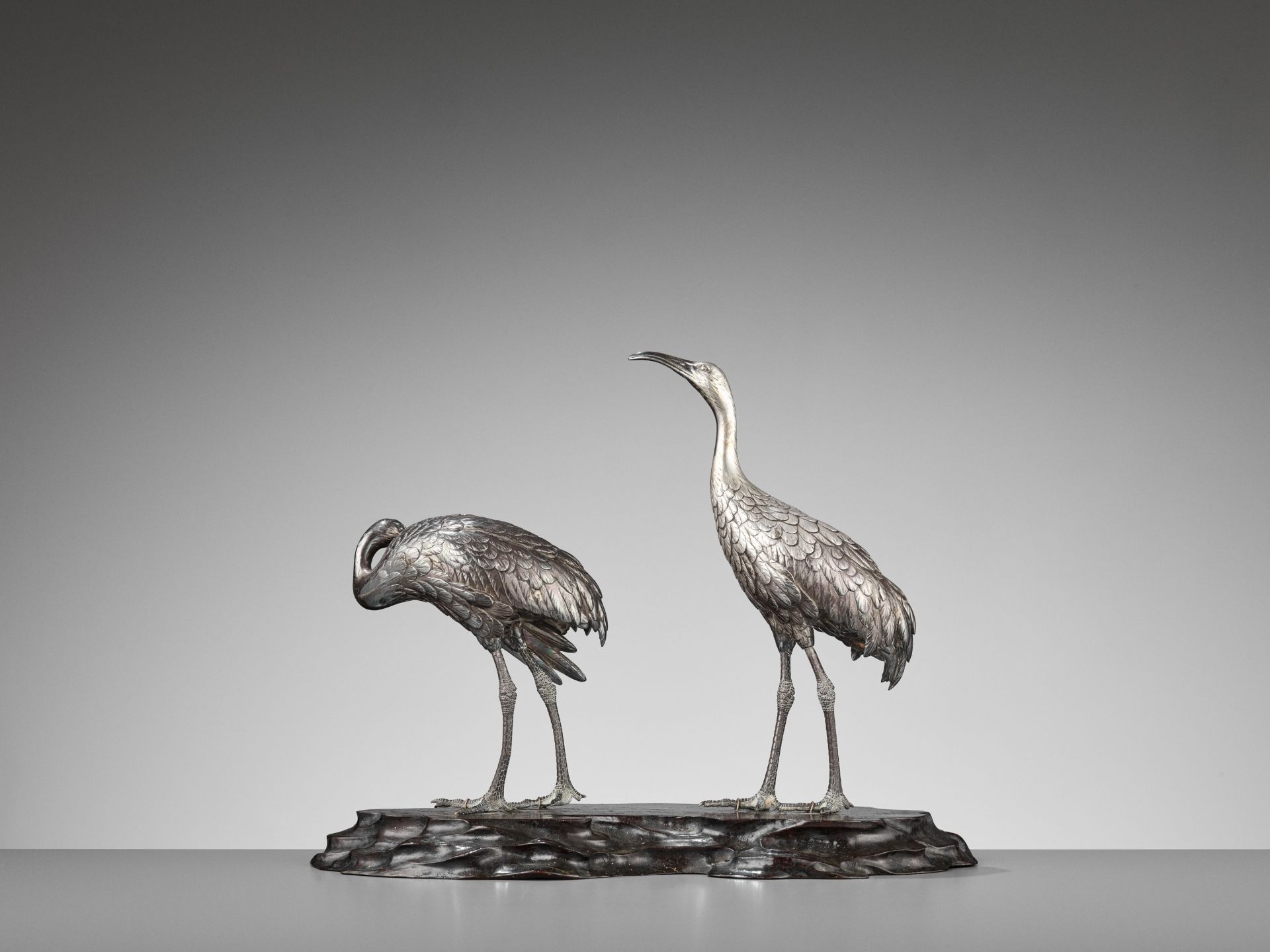 MUSASHIYA: A FINE AND RARE SILVERED OKIMONO OF A PAIR OF CRANES - Image 7 of 11