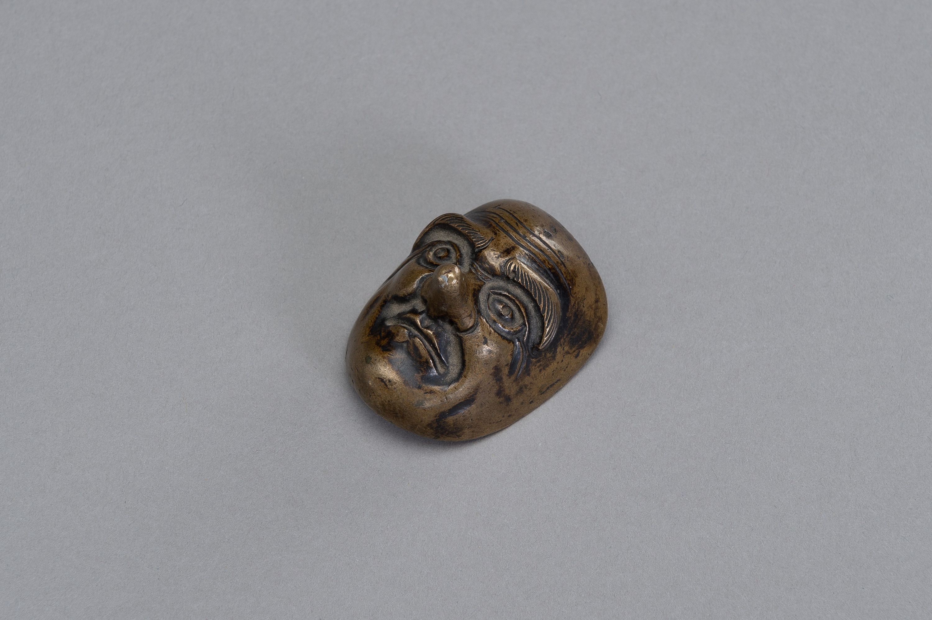 A BRONZE SCROLL WEIGHT IN THE SHAPE OF A NOH MASK - Image 5 of 9