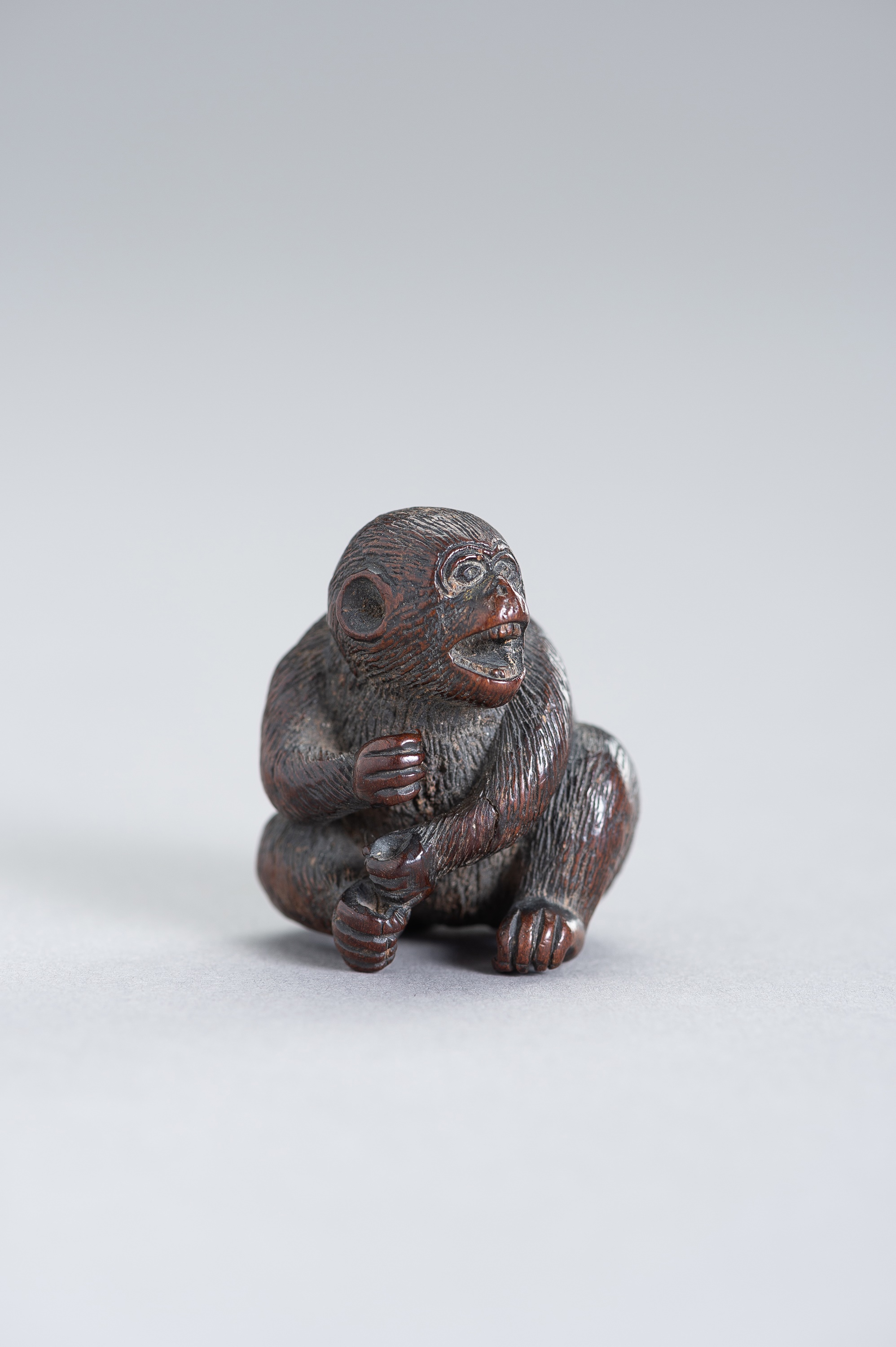 A NAGOYA SCHOOL WOOD NETSUKE OF A MONKEY - Image 2 of 3