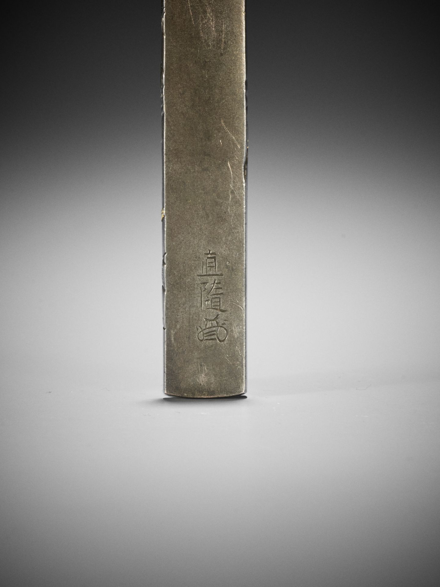 HAMANO NAOYUKI: A GOLD-INLAID SHIBUICHI KOZUKA WITH TWO SUMO WRESTLERS - Image 4 of 4