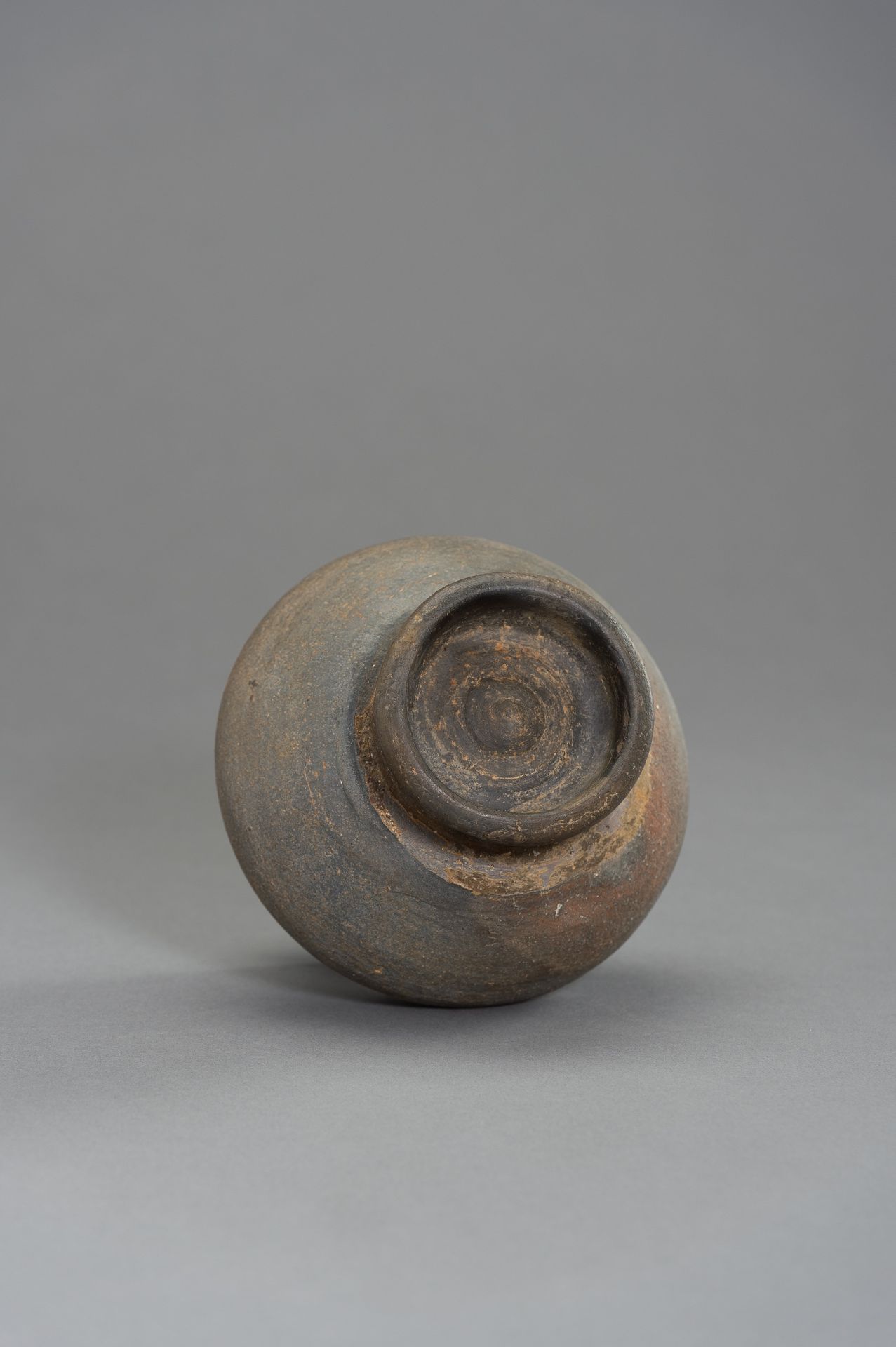 A KOREAN EARTHWARE JAR - Image 5 of 7