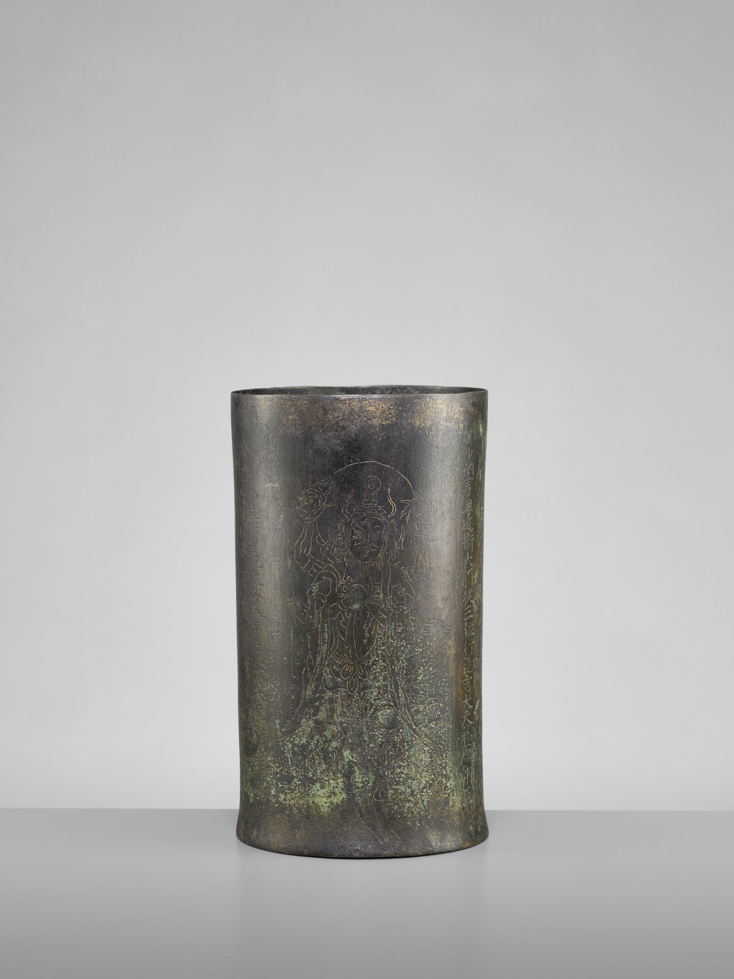 A VERY RARE AND EARLY BRONZE SUTRA CANISTER - Image 7 of 10