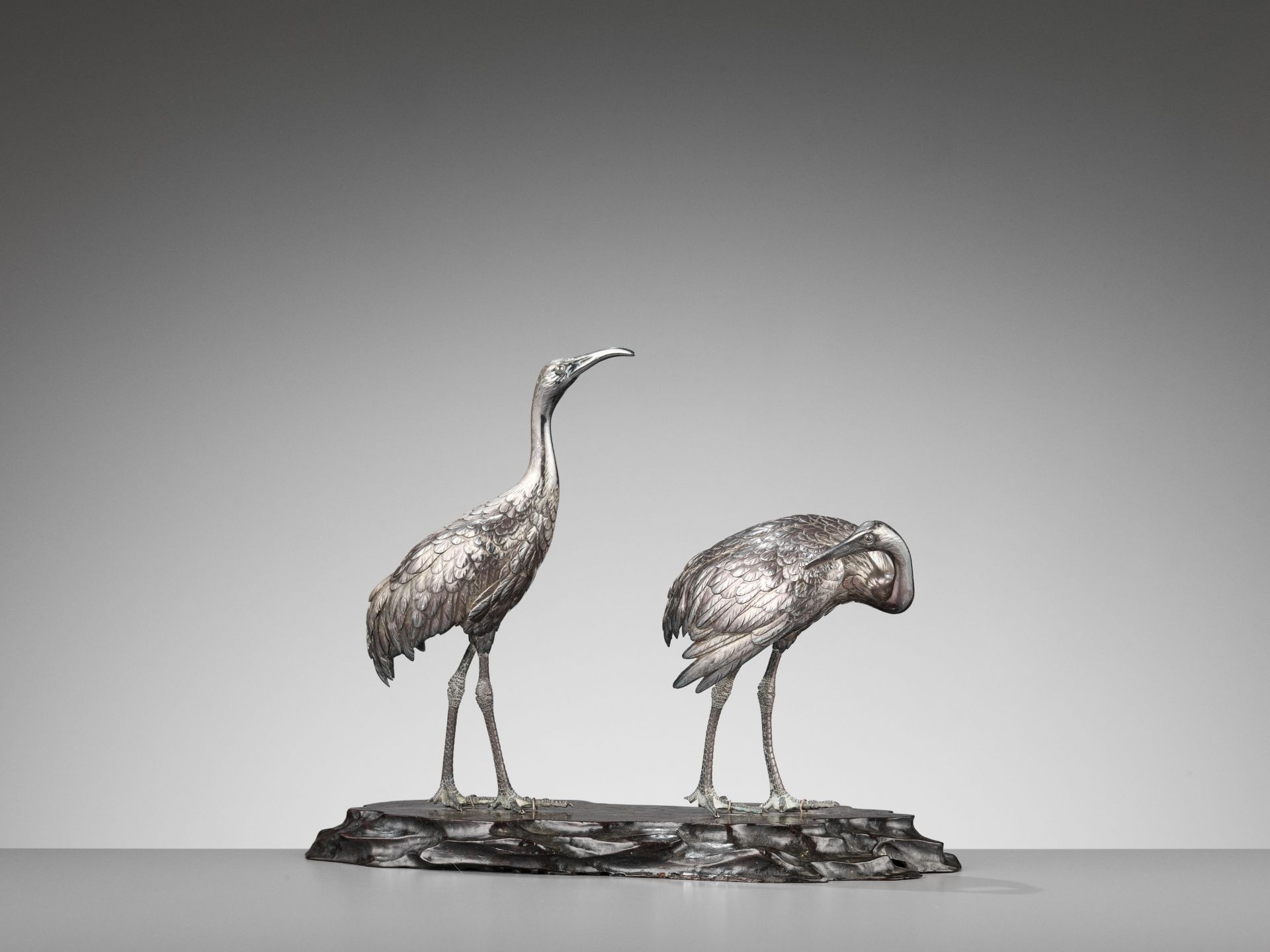 MUSASHIYA: A FINE AND RARE SILVERED OKIMONO OF A PAIR OF CRANES - Image 4 of 11