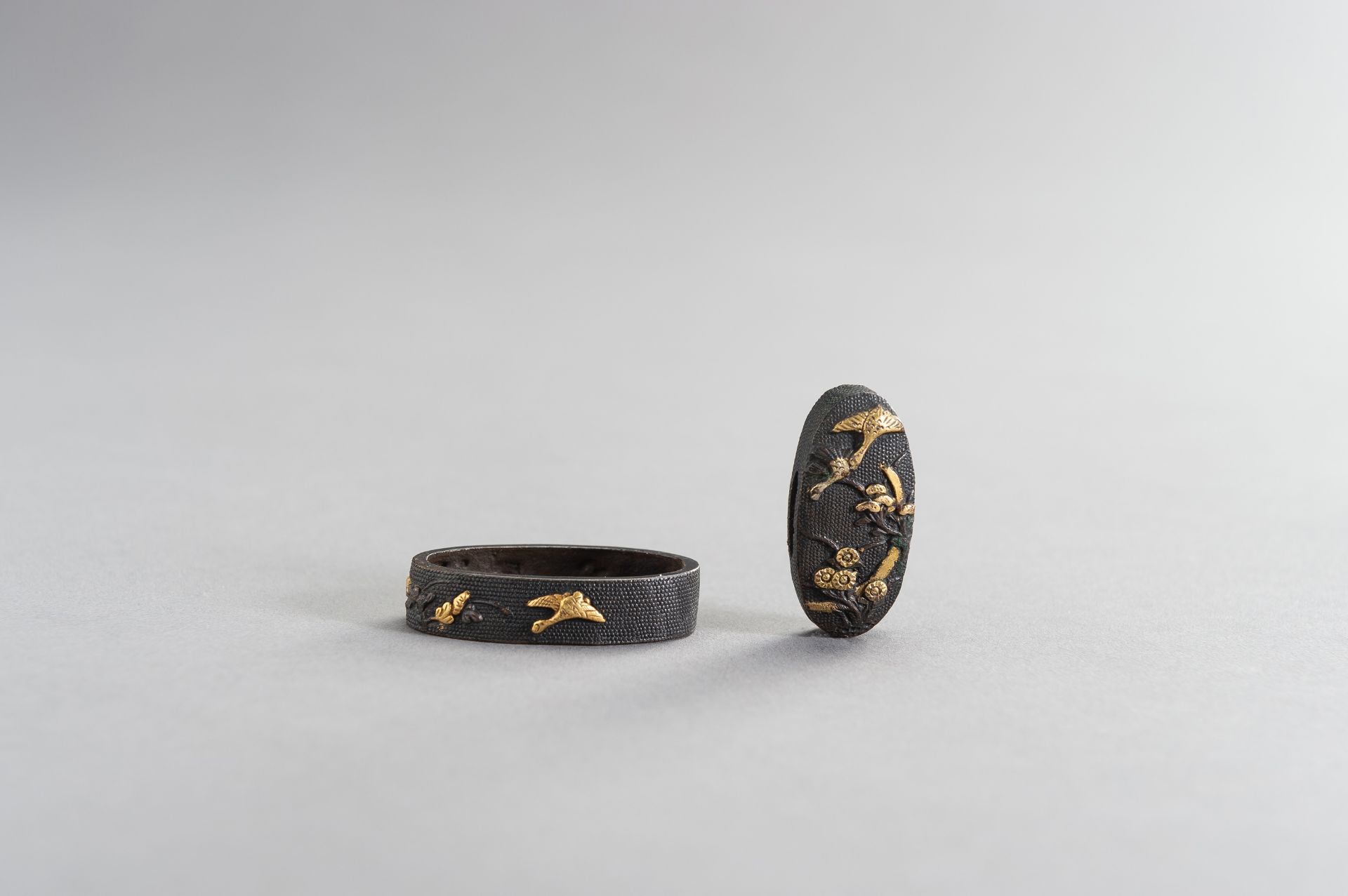 A FINE FUCHI AND KASHIRA WITH GEESE AND MOON - Image 5 of 7