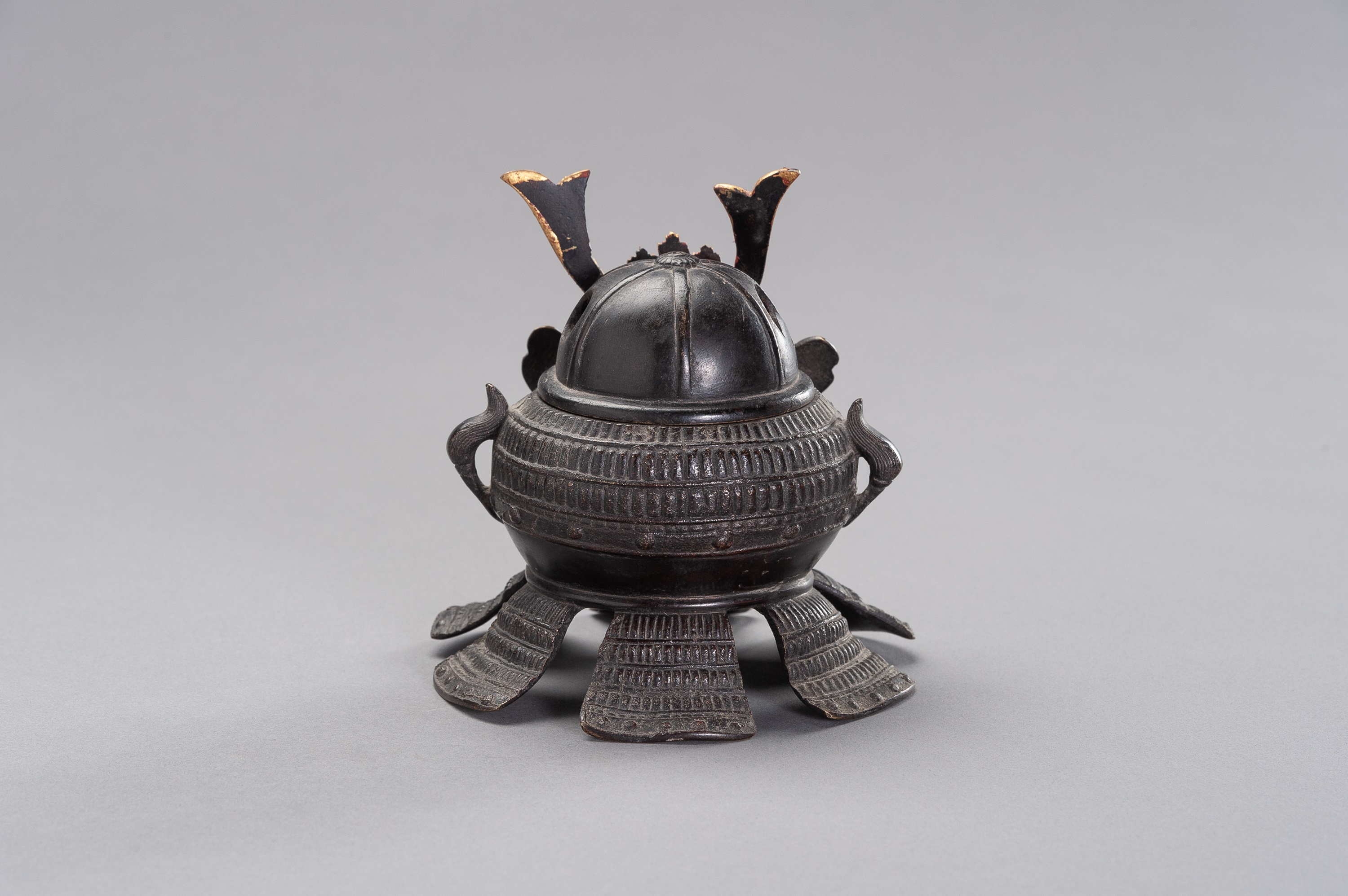 A KORO IN A SHAPE OF KABUTO - Image 7 of 11