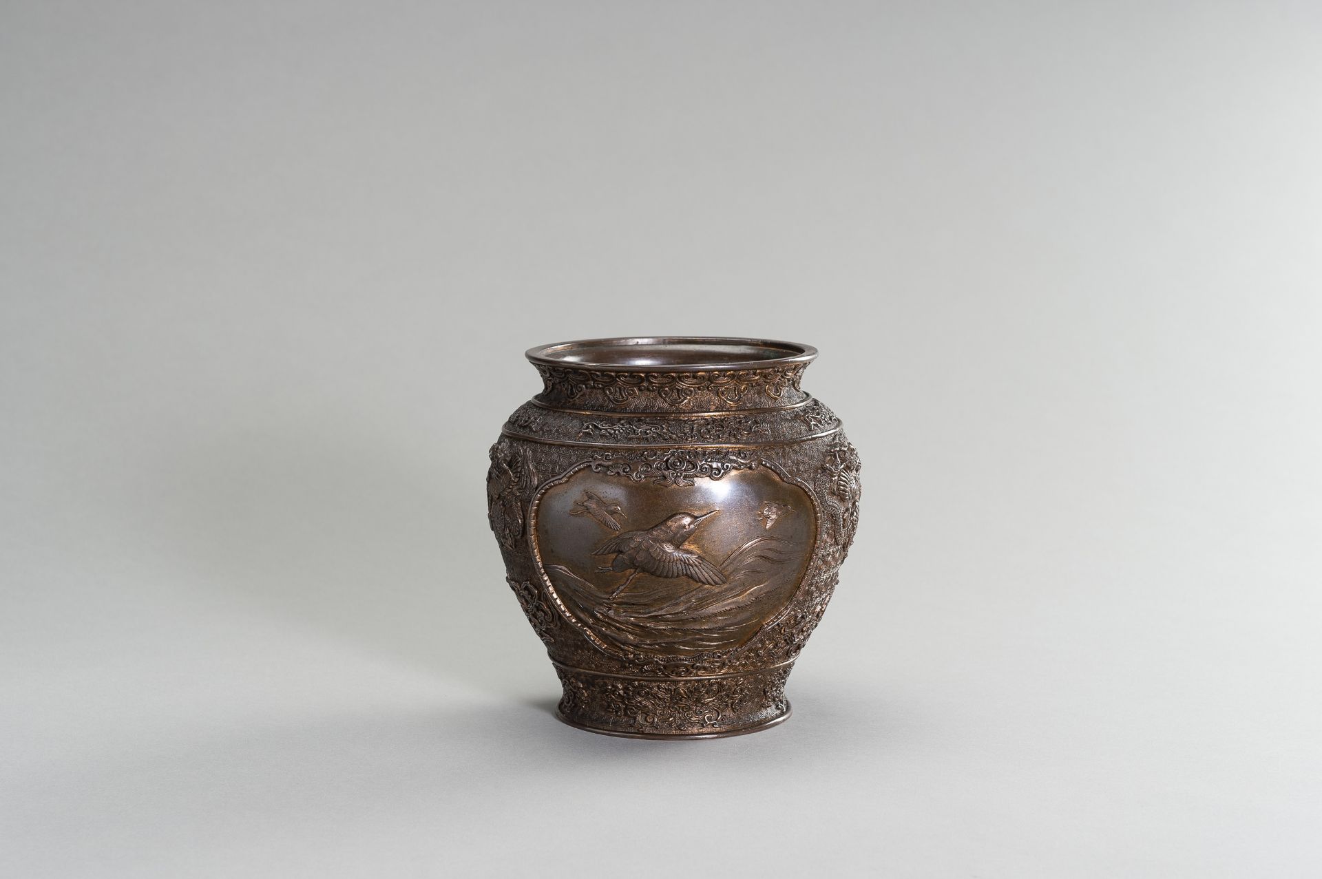 MIYAO: A BRONZE VASE DEPICTING A SAMURAI AND BIRDS - Image 6 of 11