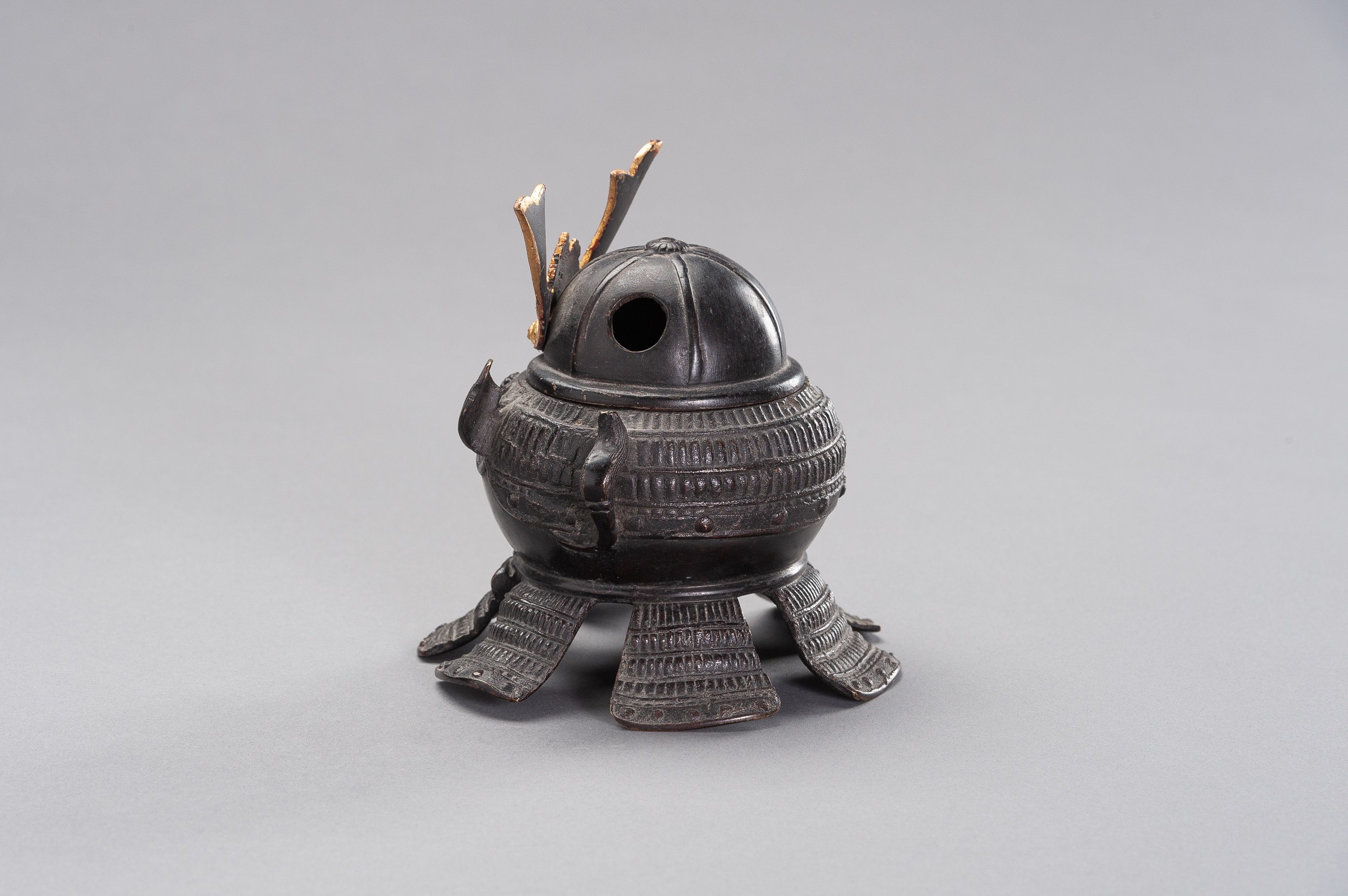 A KORO IN A SHAPE OF KABUTO - Image 5 of 11