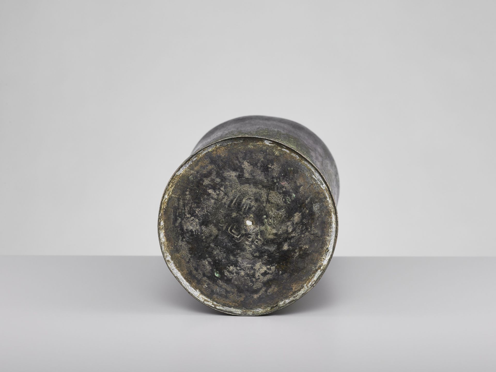 A VERY RARE AND EARLY BRONZE SUTRA CANISTER - Image 9 of 10