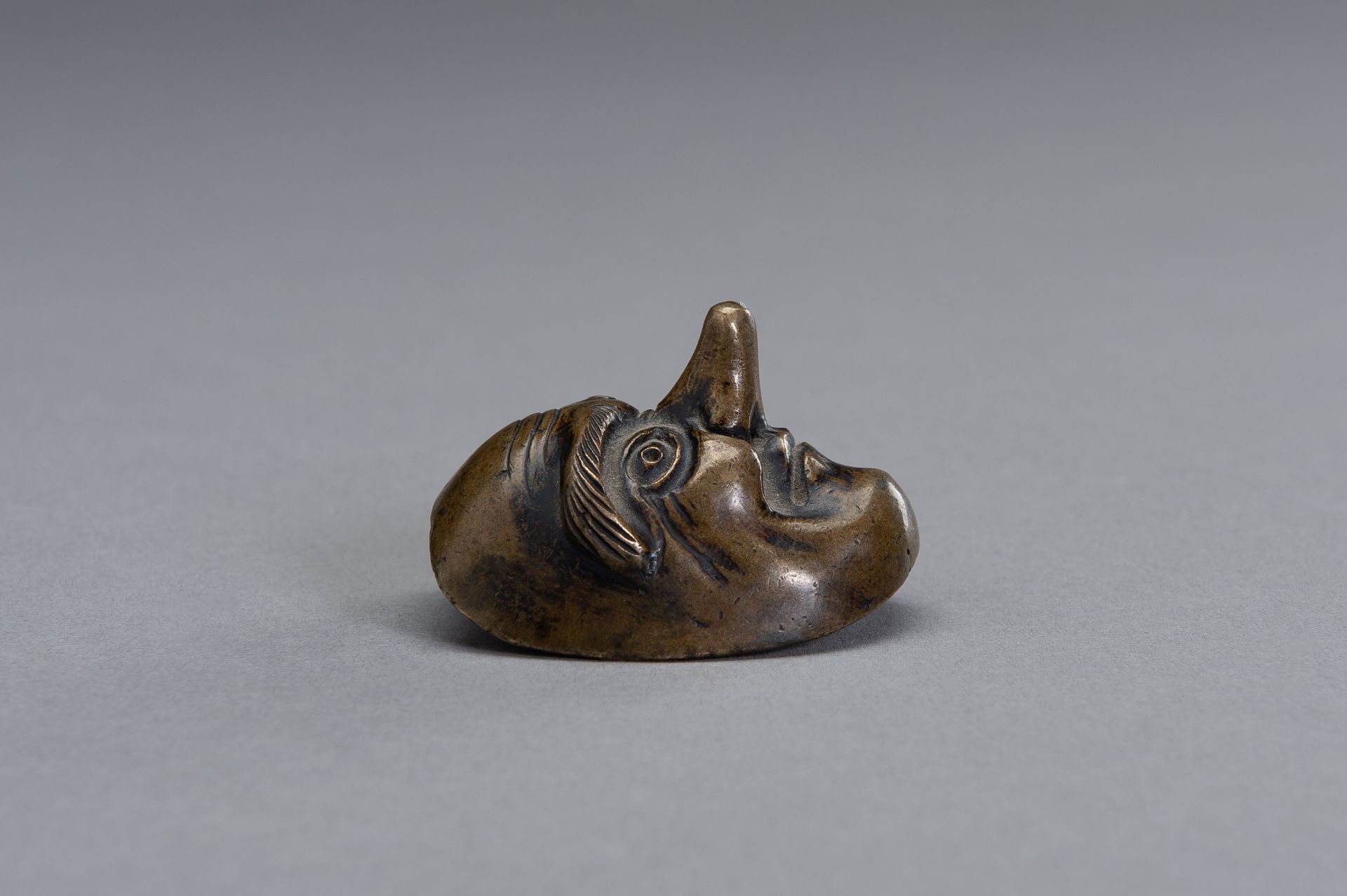 A BRONZE SCROLL WEIGHT IN THE SHAPE OF A NOH MASK - Image 9 of 9