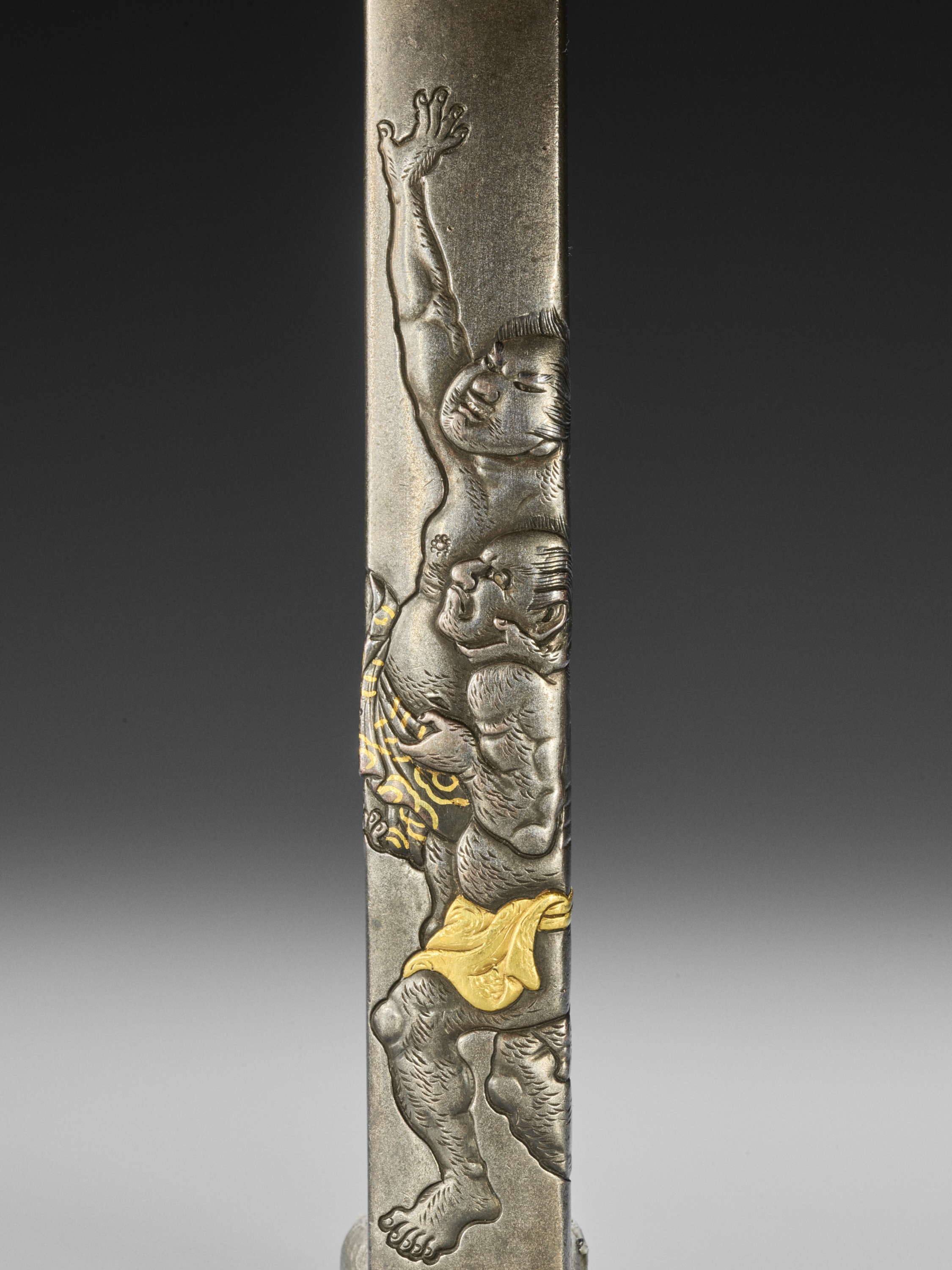 HAMANO NAOYUKI: A GOLD-INLAID SHIBUICHI KOZUKA WITH TWO SUMO WRESTLERS