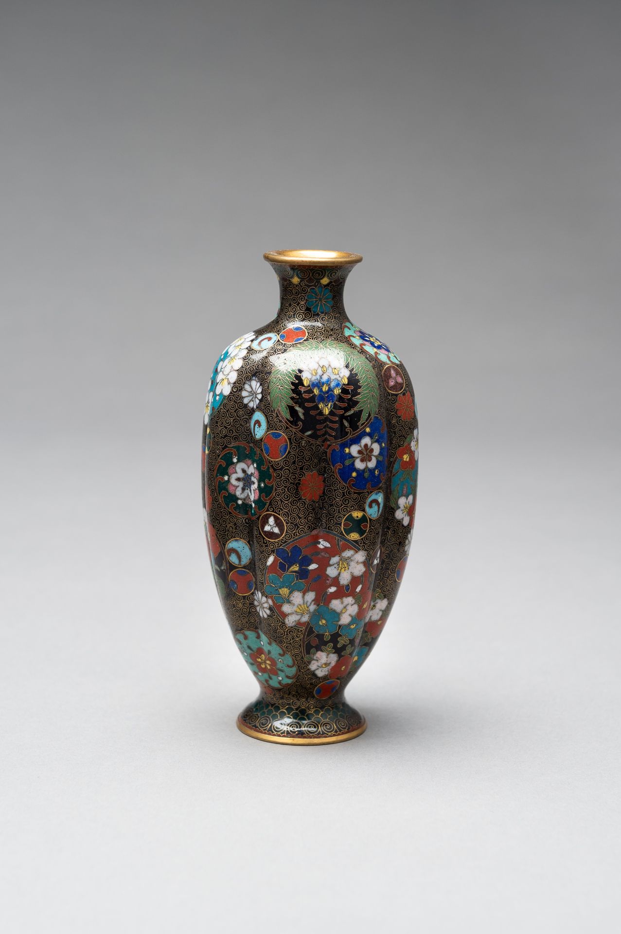 A CLOISONNE ENAMEL LOBED VASE - Image 3 of 9