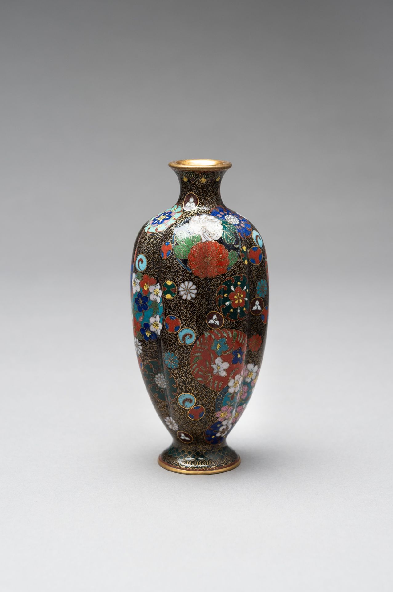 A CLOISONNE ENAMEL LOBED VASE - Image 5 of 9