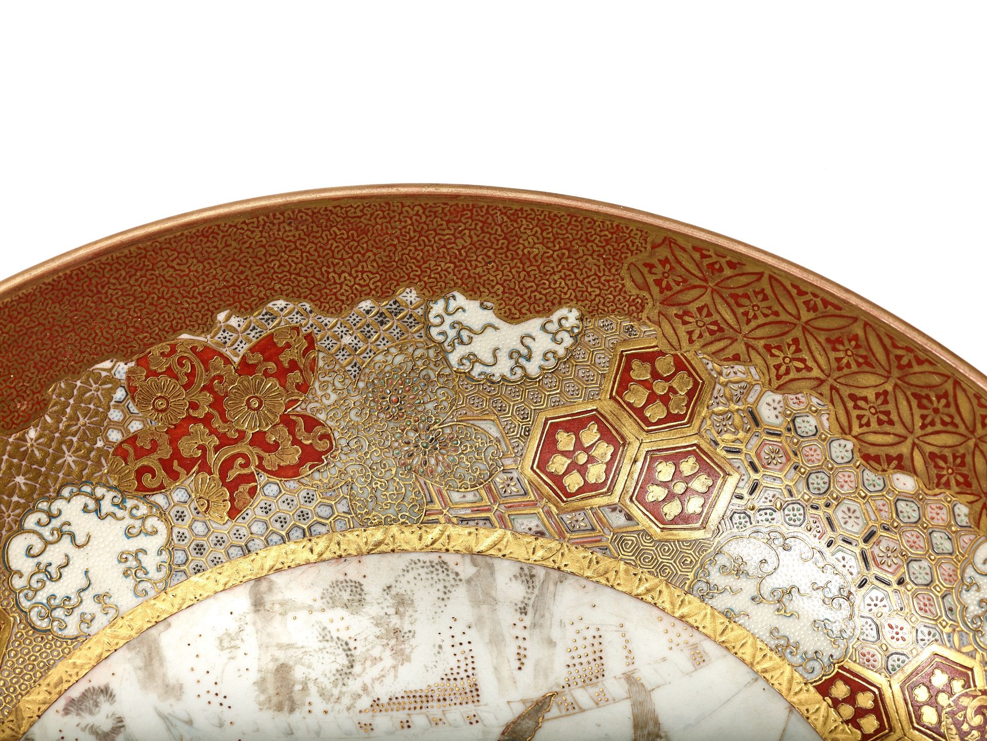 A LARGE KUTANI PORCELAIN PLATE WITH SAMURAI SCENE, MEIJI PERIOD - Image 2 of 4
