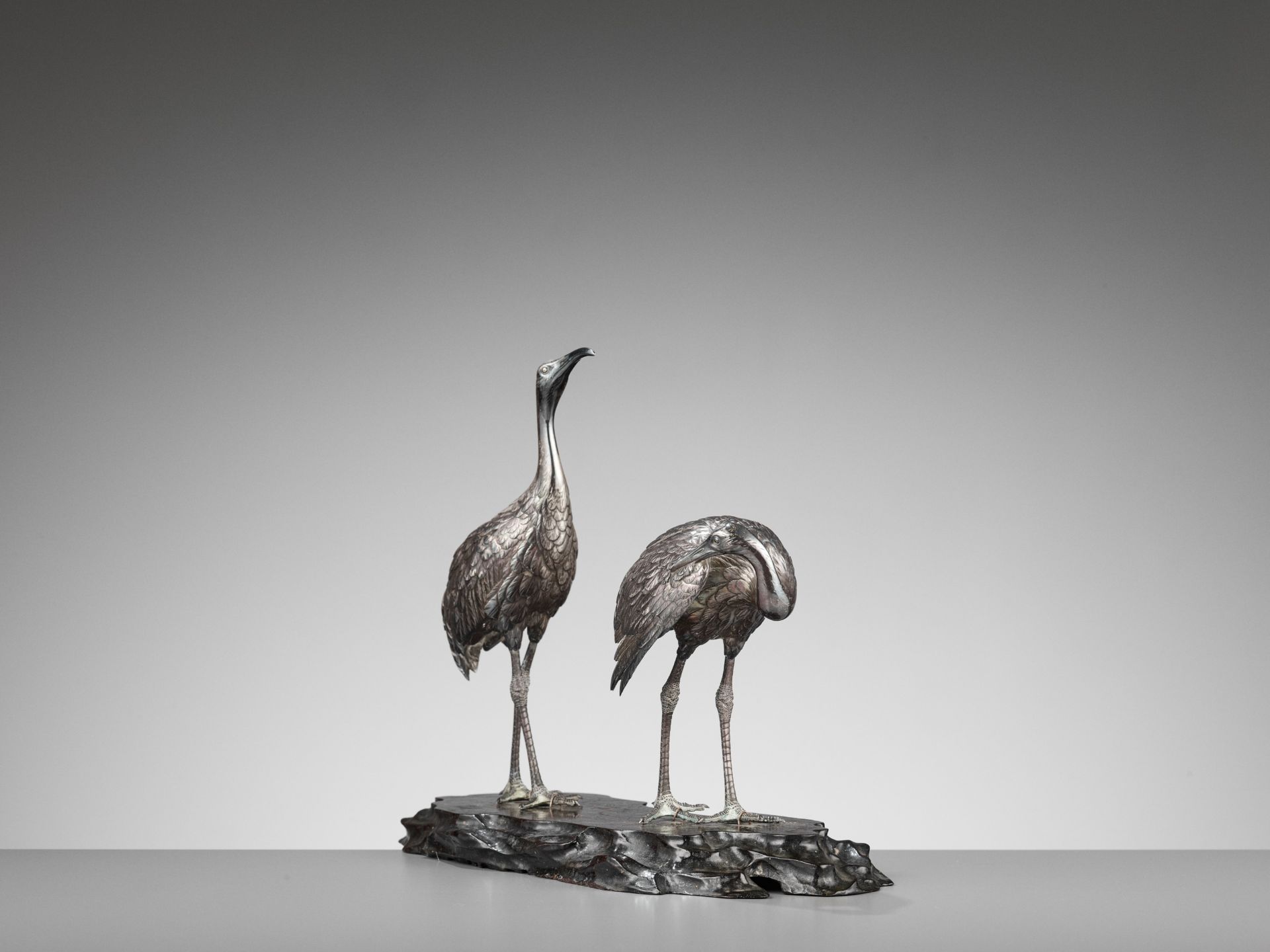 MUSASHIYA: A FINE AND RARE SILVERED OKIMONO OF A PAIR OF CRANES - Image 5 of 11