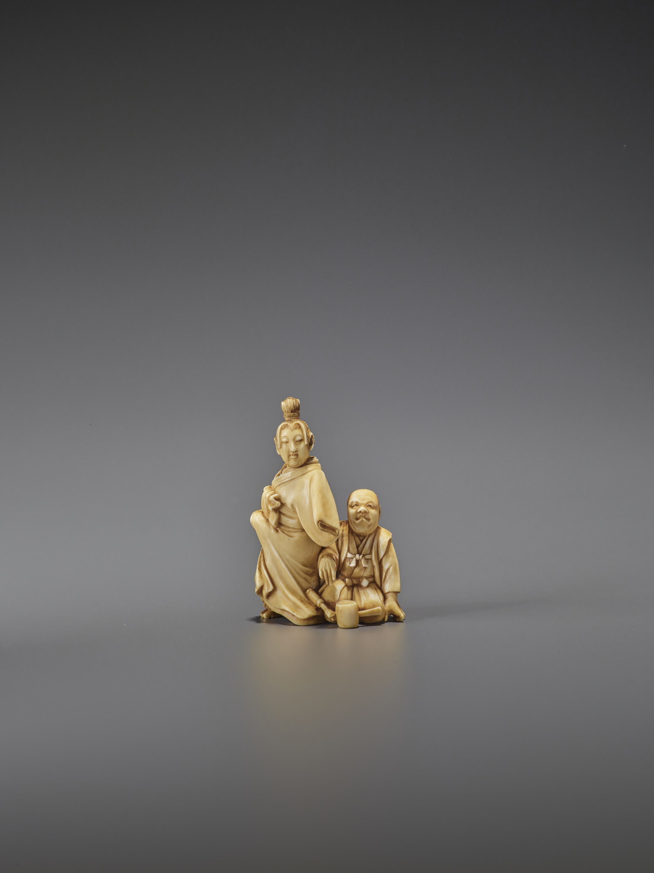 MUNENARI: A RARE IVORY NETSUKE OF A NETSUKE CARVER - Image 2 of 3