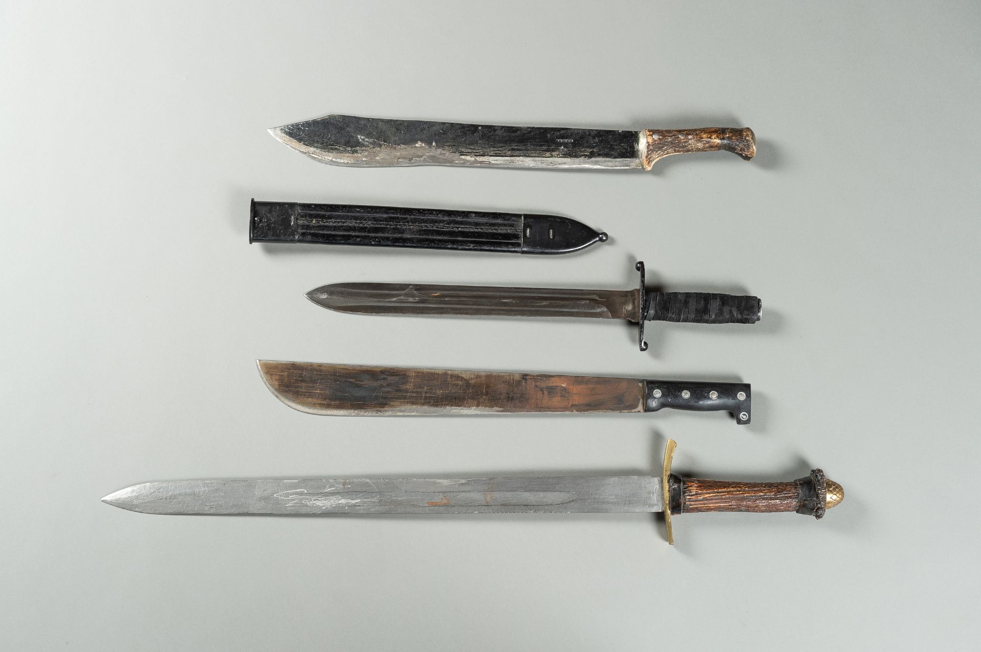 A GROUP OF TEN SWORDS - Image 8 of 8