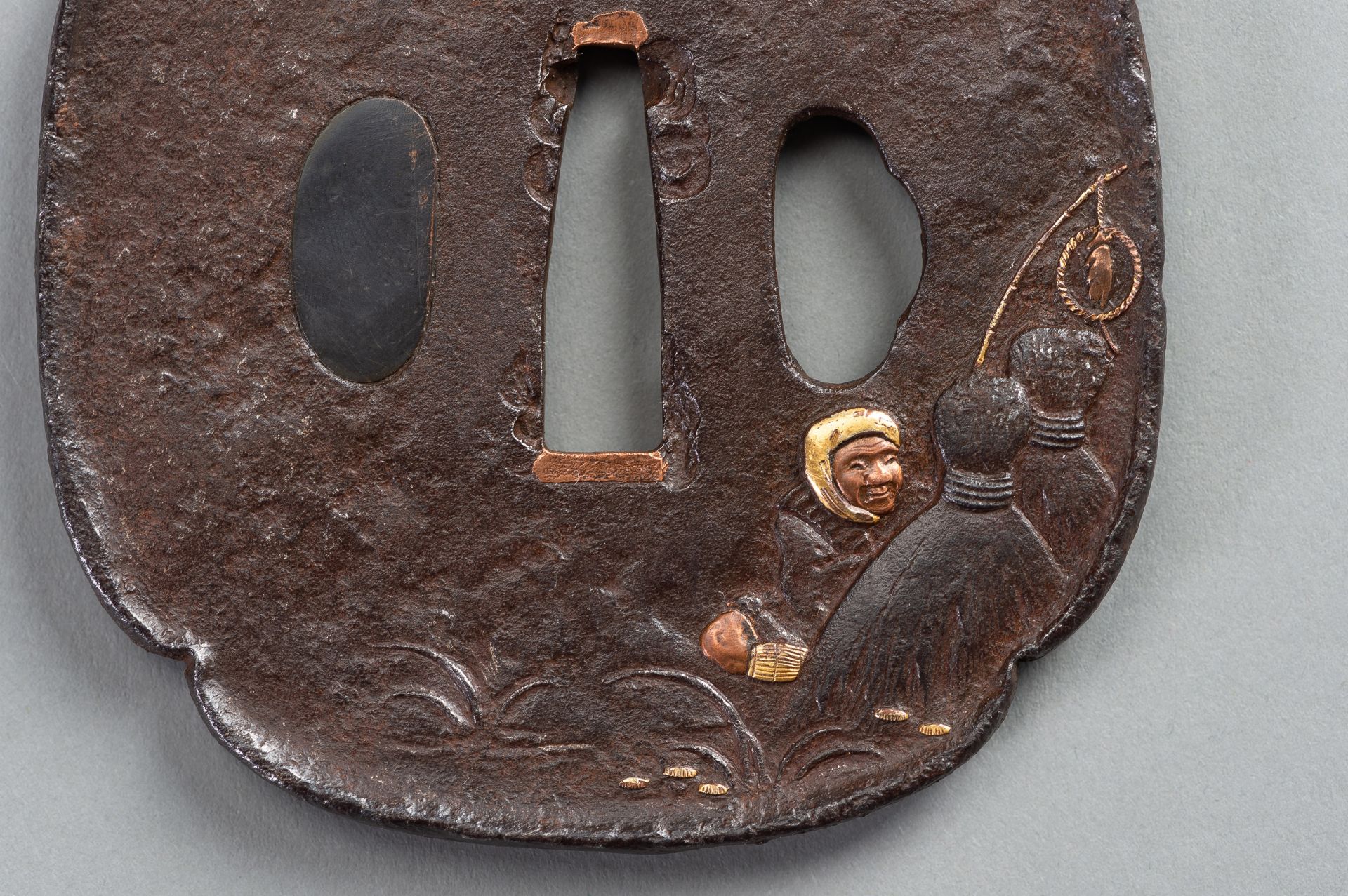 AN INLAID IRON TSUBA WITH A MAN TRYING TO CATCH A FOX - Image 2 of 4