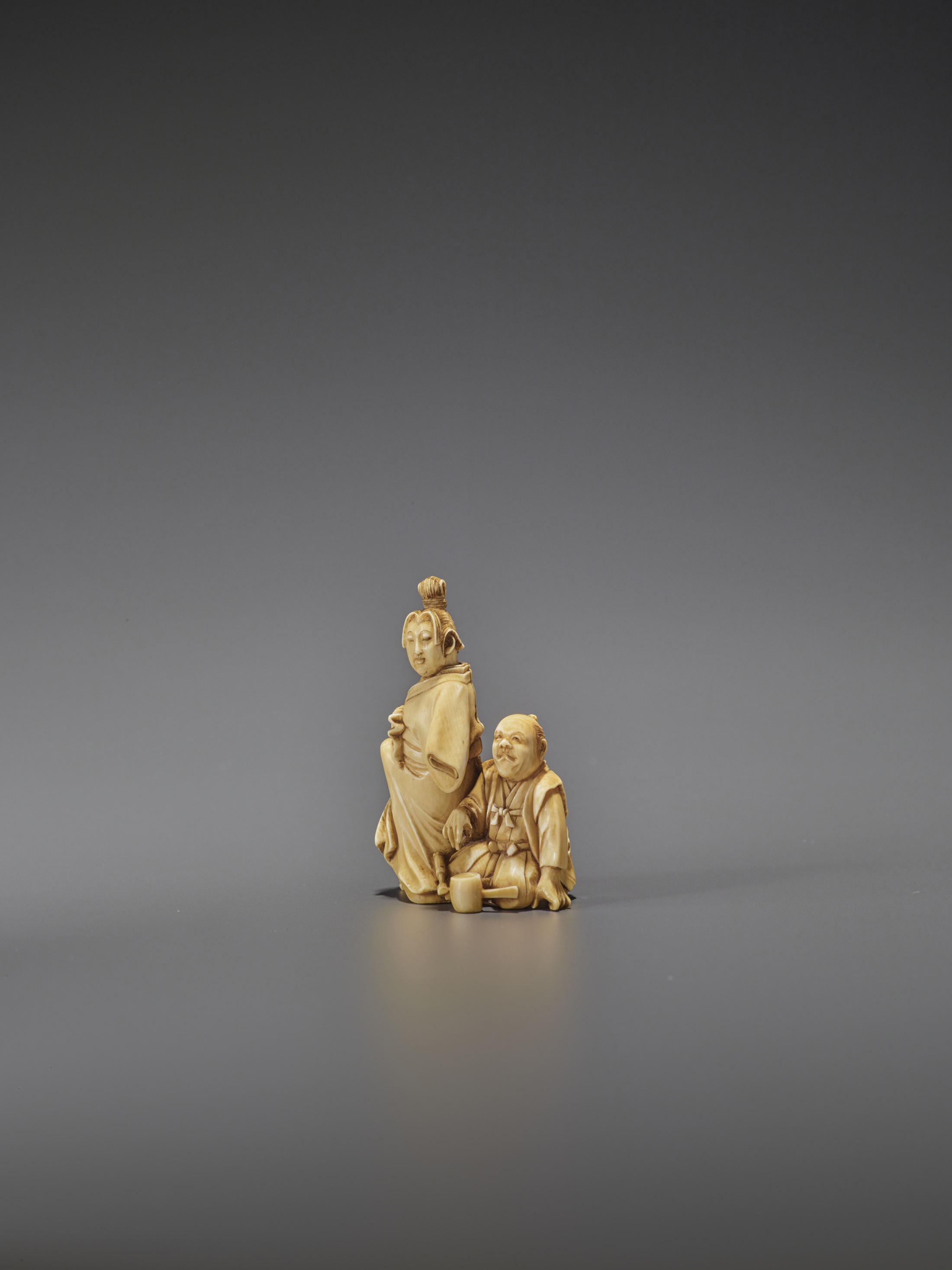 MUNENARI: A RARE IVORY NETSUKE OF A NETSUKE CARVER - Image 3 of 3