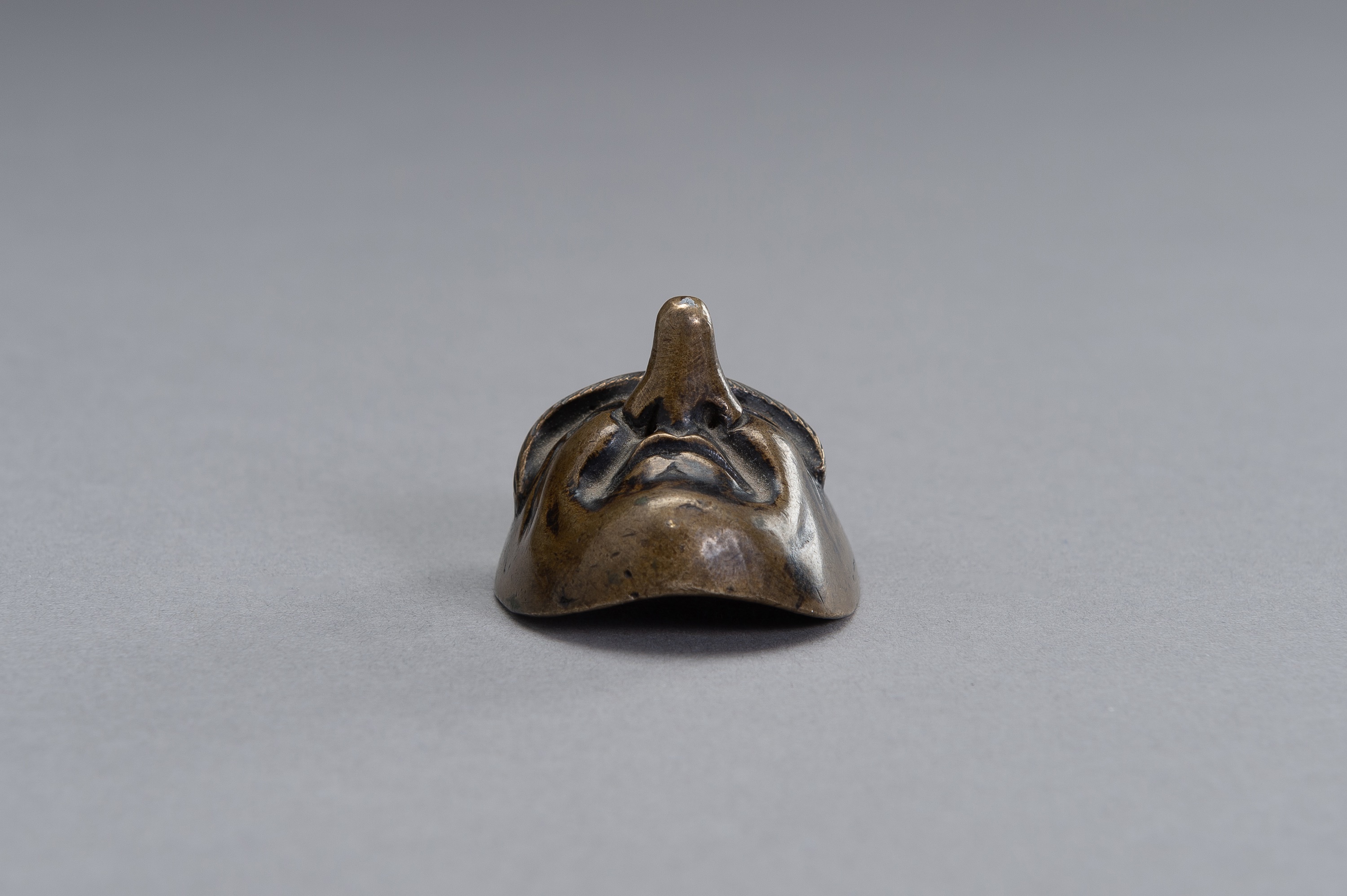 A BRONZE SCROLL WEIGHT IN THE SHAPE OF A NOH MASK - Image 8 of 9