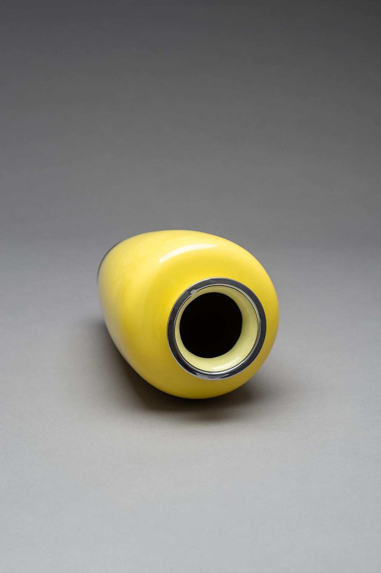 ANDO: A YELLOW CLOISONNE ENAMEL VASE - Image 7 of 9