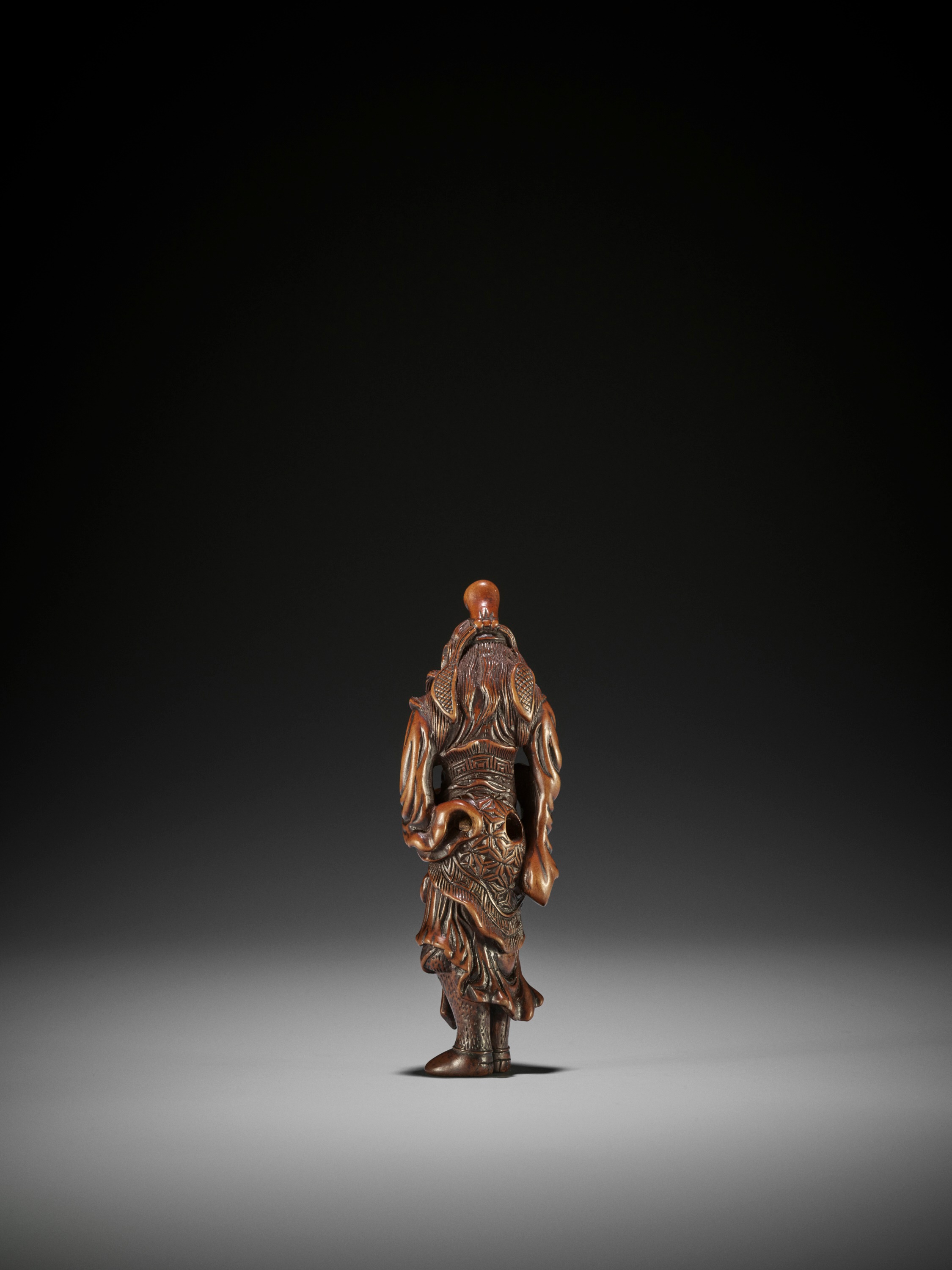 A SUPERB AND TALL WOOD NETSUKE OF SHOKI - Image 3 of 3