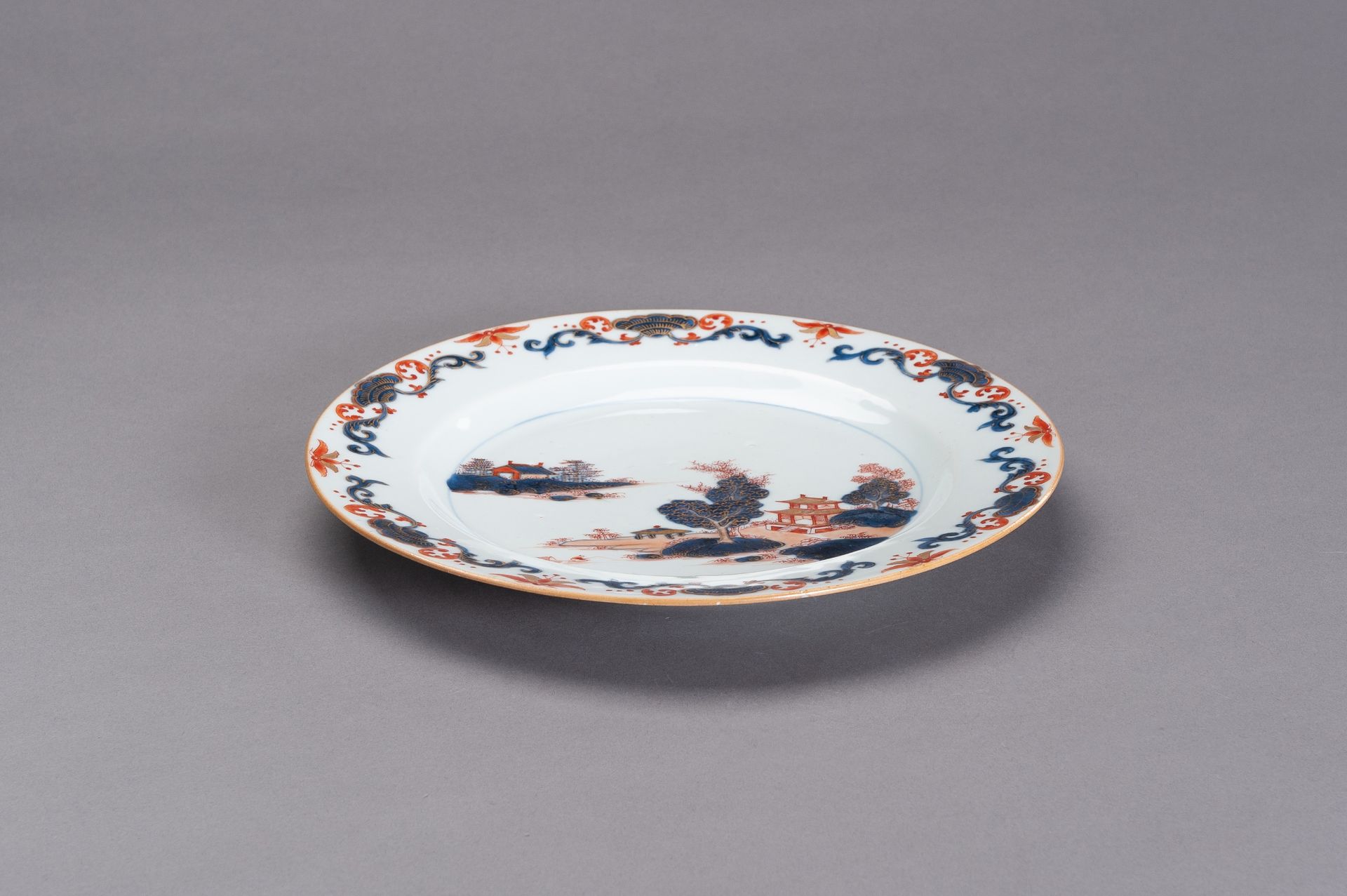 AN IMARI PORCELAIN DISH - Image 5 of 5